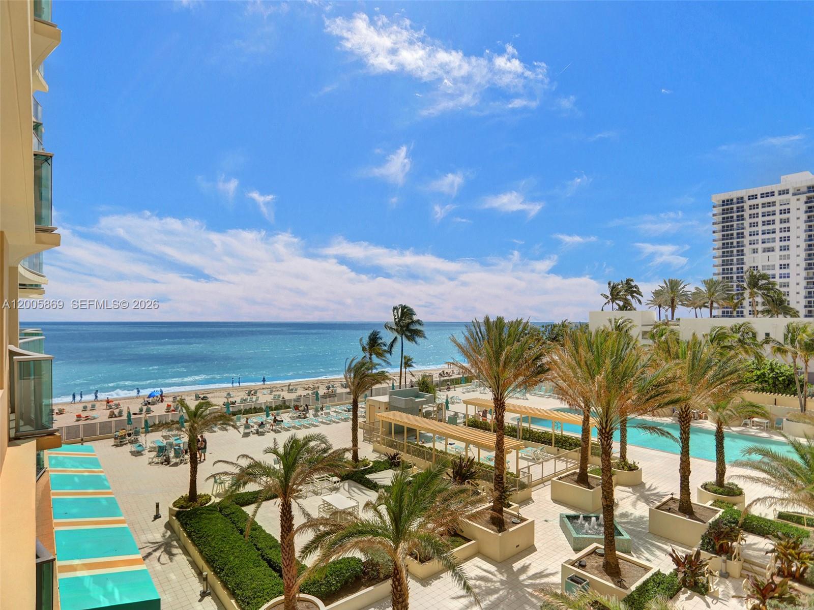 WAVE CONDO - Residential