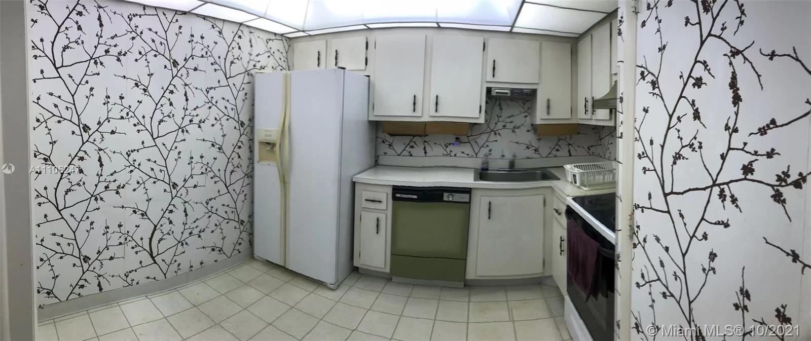 MANORS OF INVERRARY - Residential