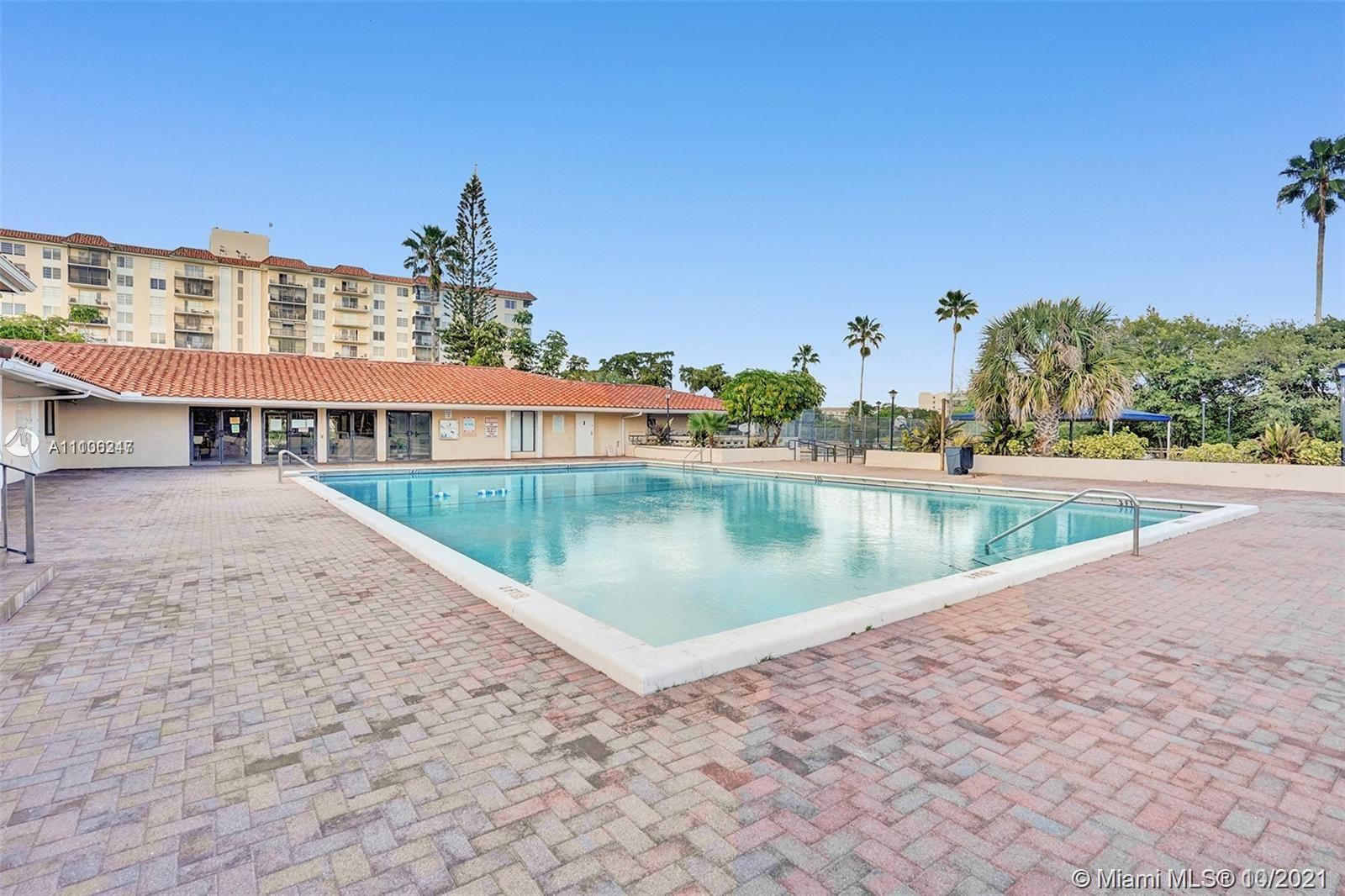 MANORS OF INVERRARY - Residential