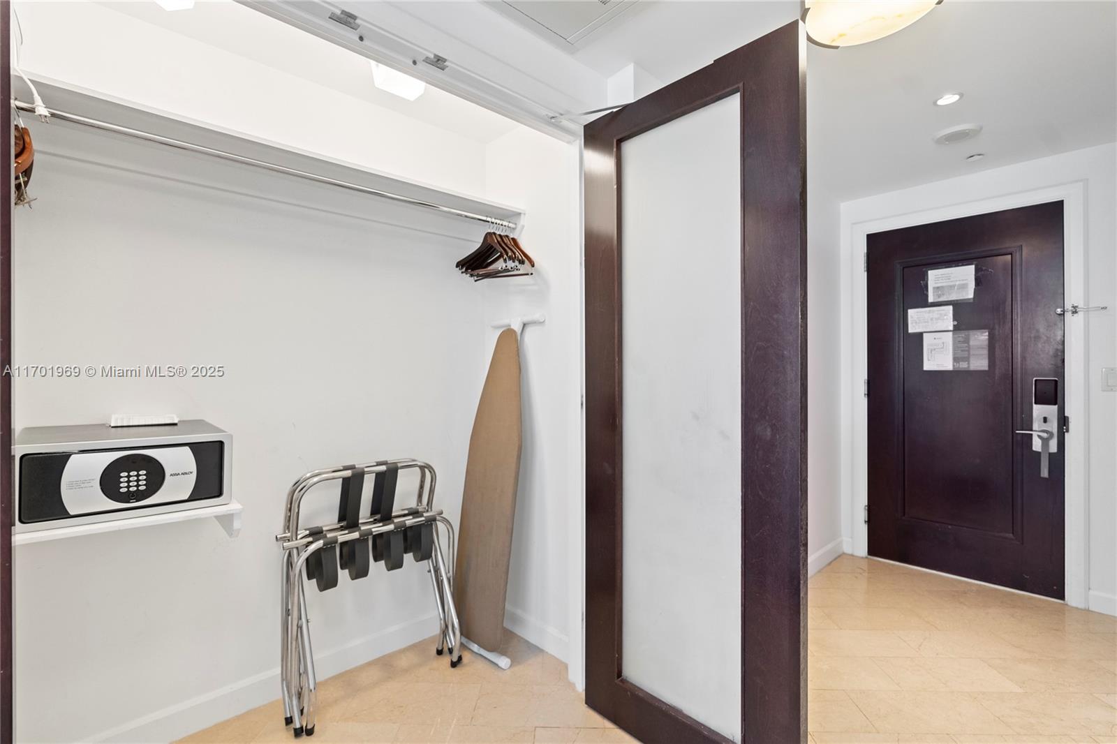 FONTAINEBLEAU III - Residential
