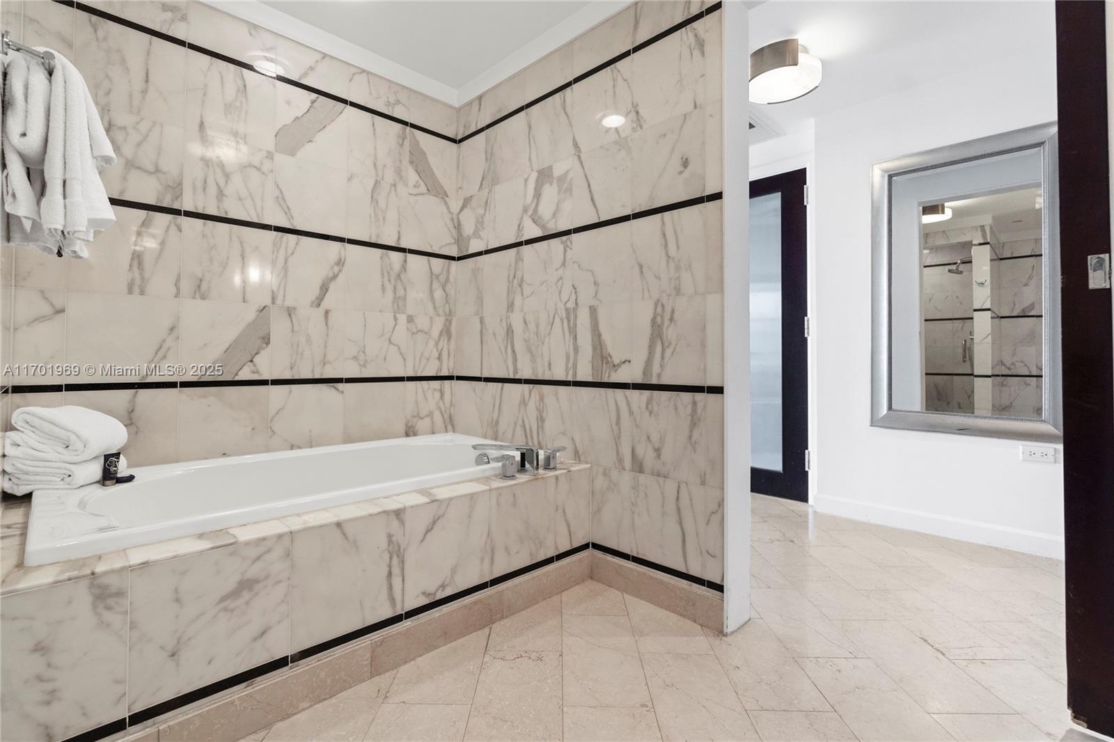 FONTAINEBLEAU III - Residential