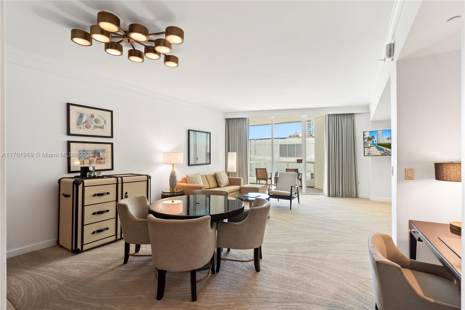 FONTAINEBLEAU III - Residential