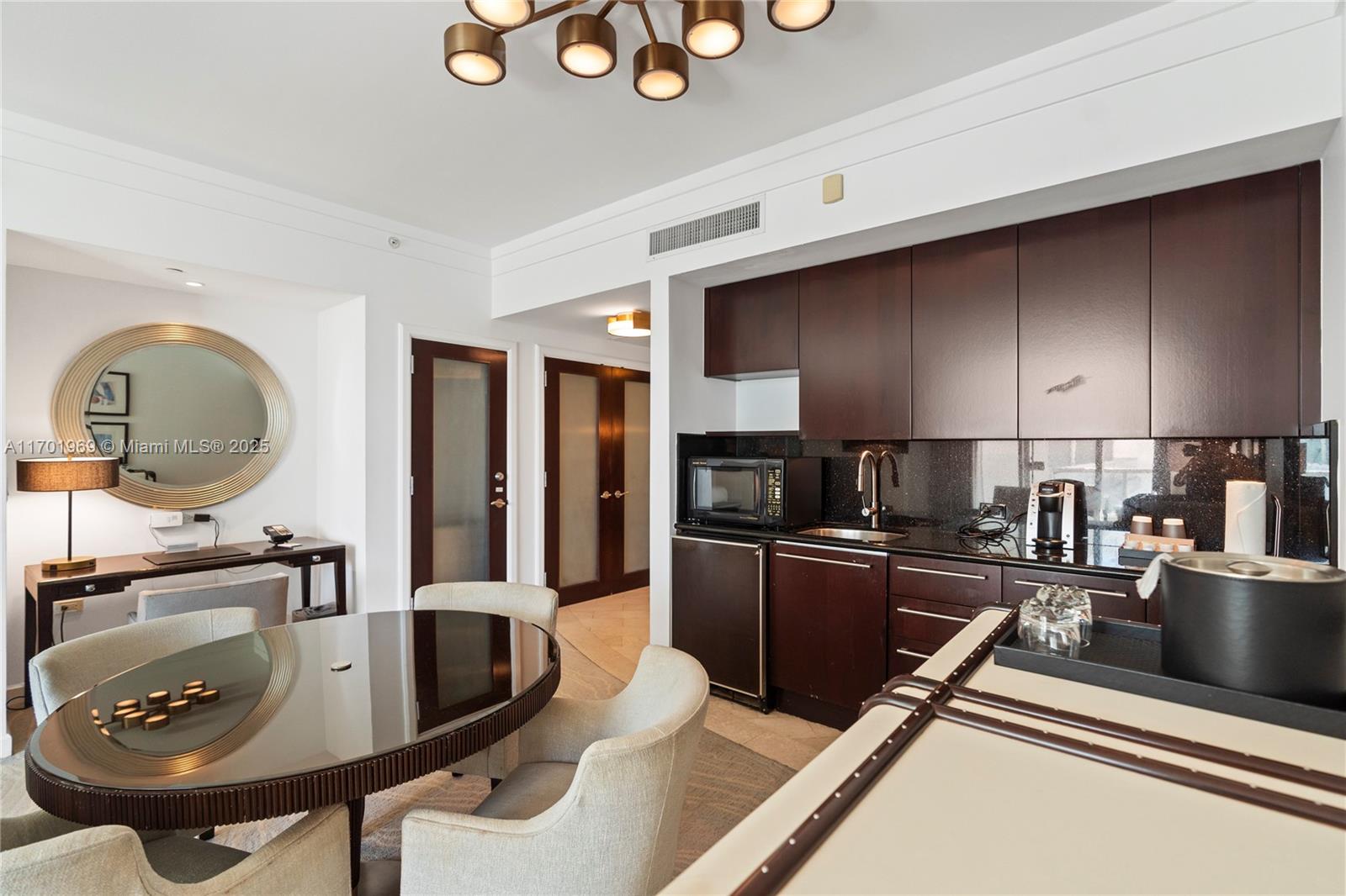 FONTAINEBLEAU III - Residential