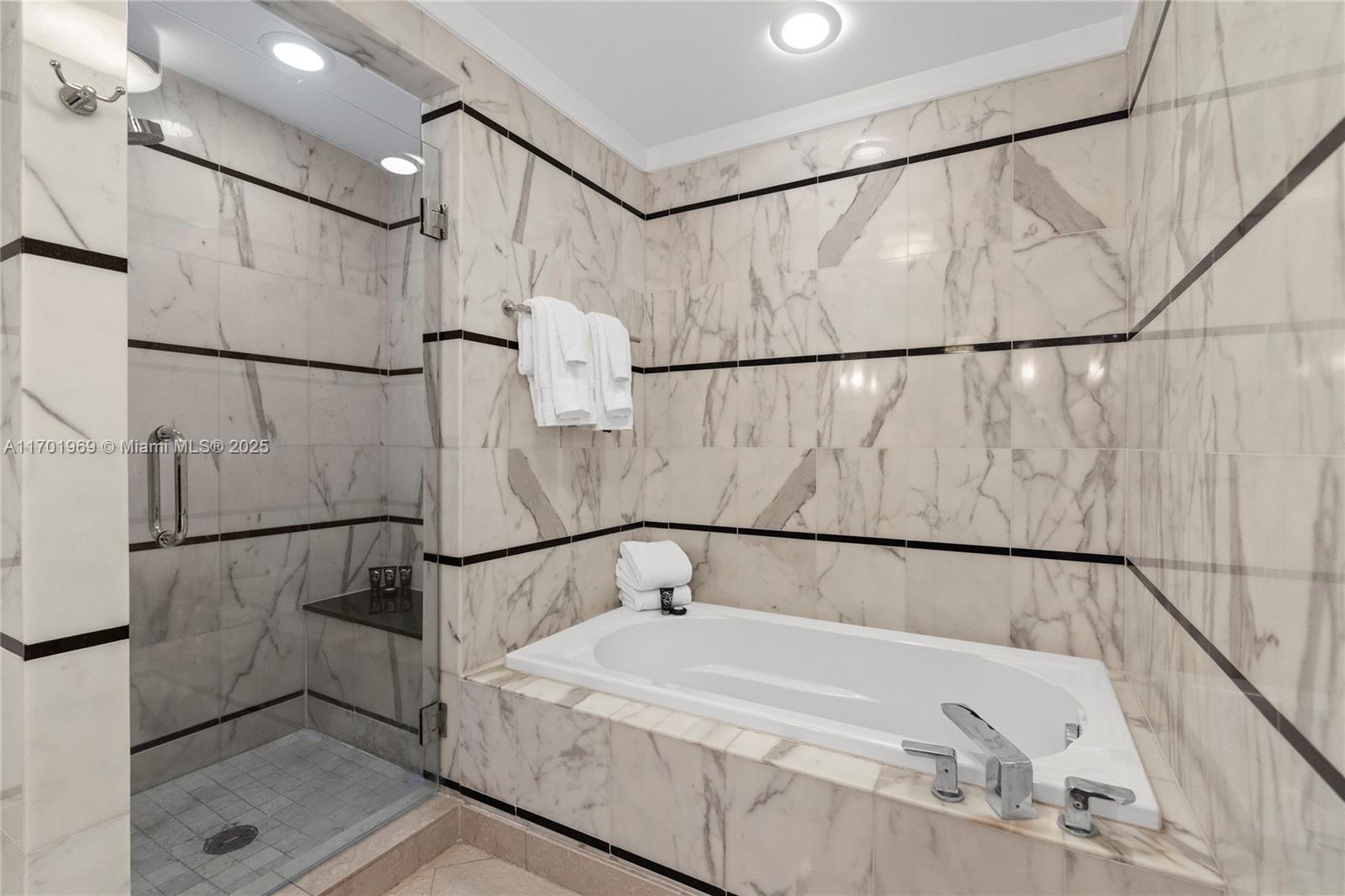 FONTAINEBLEAU III - Residential