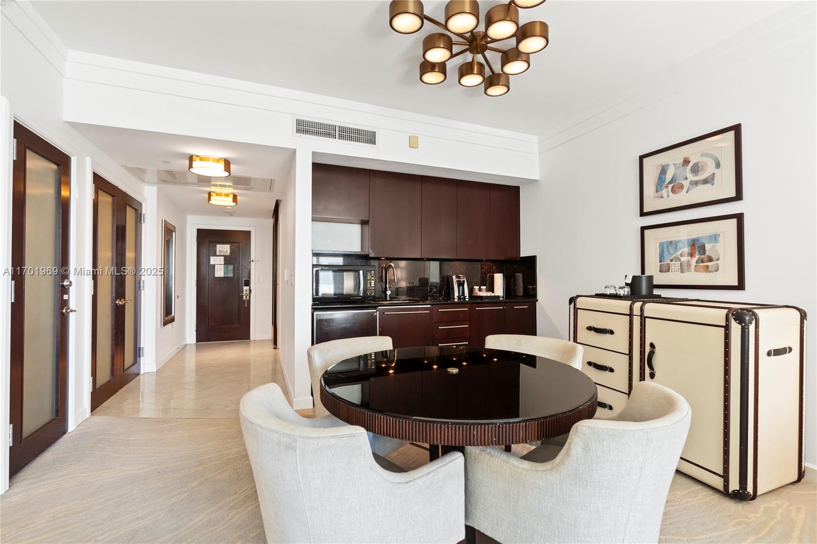 FONTAINEBLEAU III - Residential