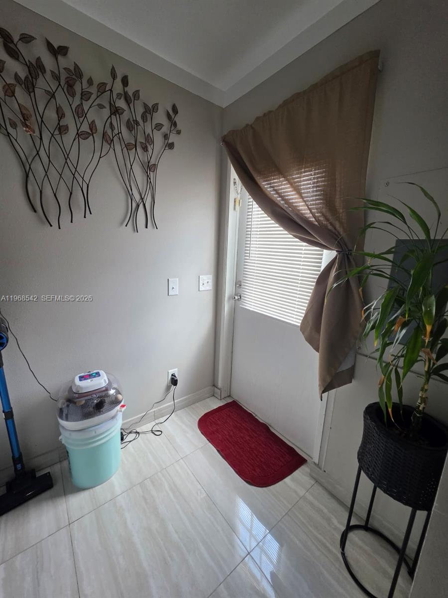 MONTURA SOUTH HALF - Residential