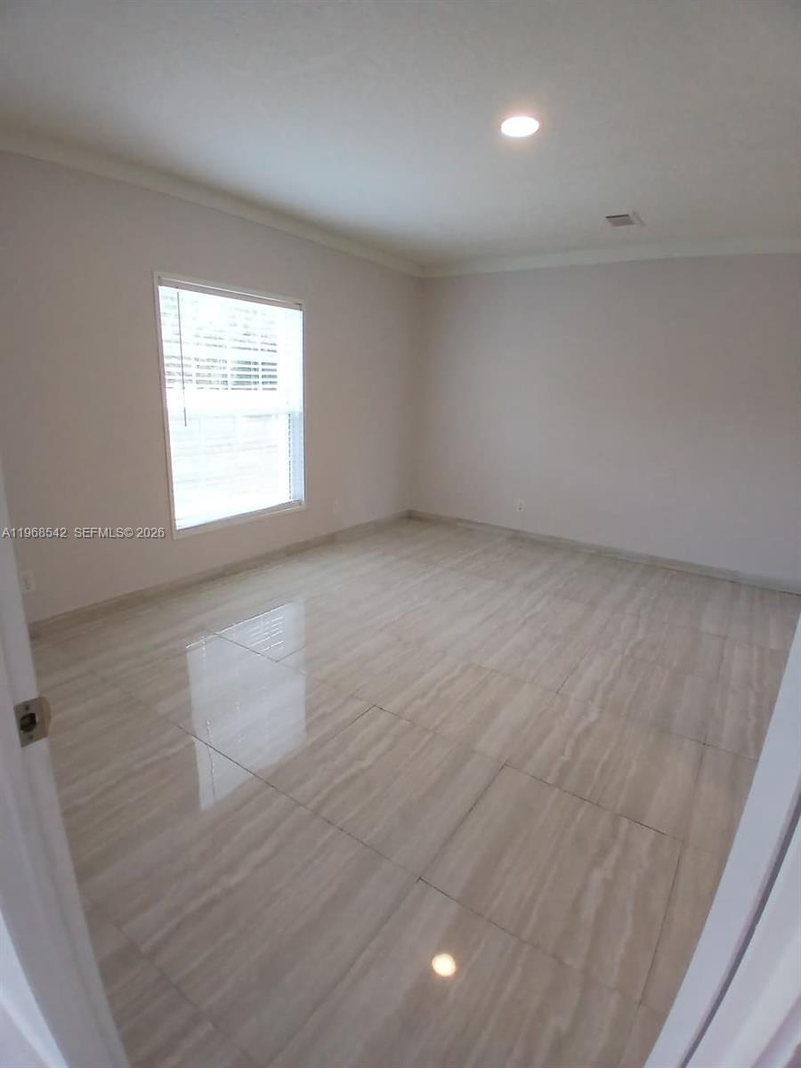 MONTURA SOUTH HALF - Residential
