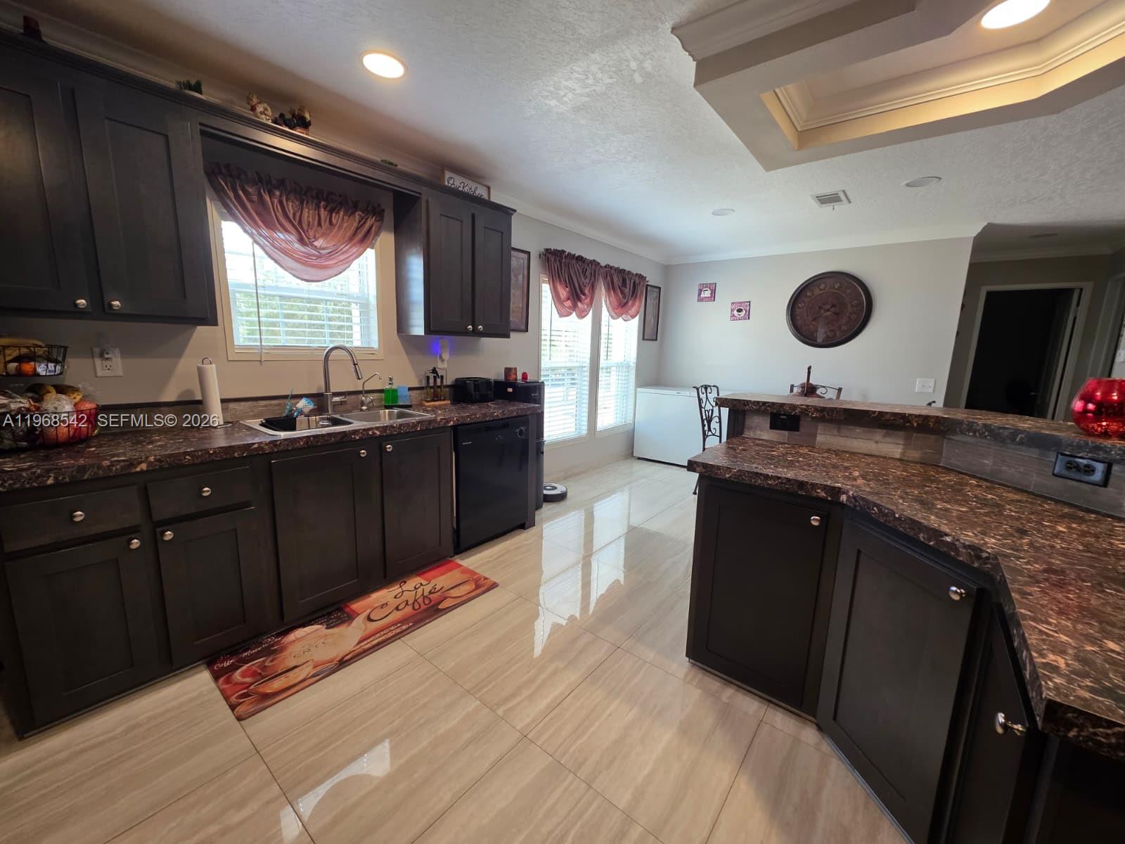 MONTURA SOUTH HALF - Residential