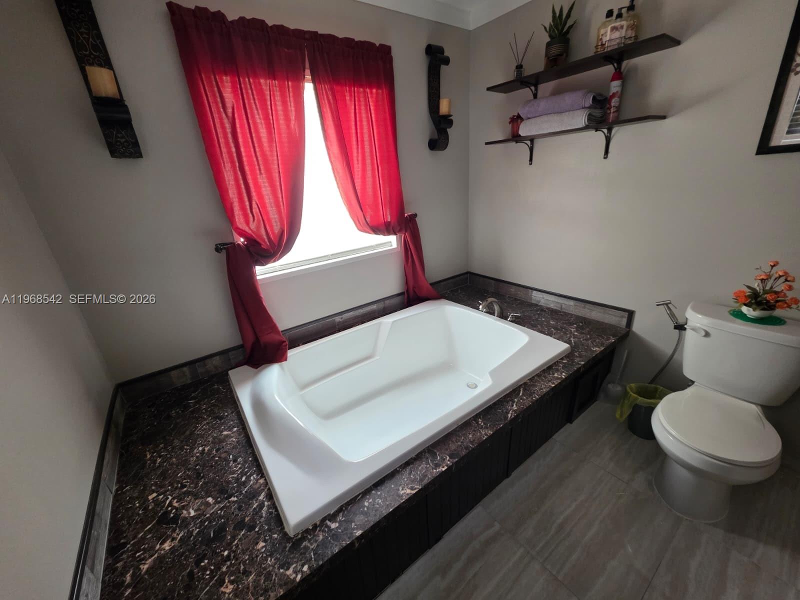 MONTURA SOUTH HALF - Residential