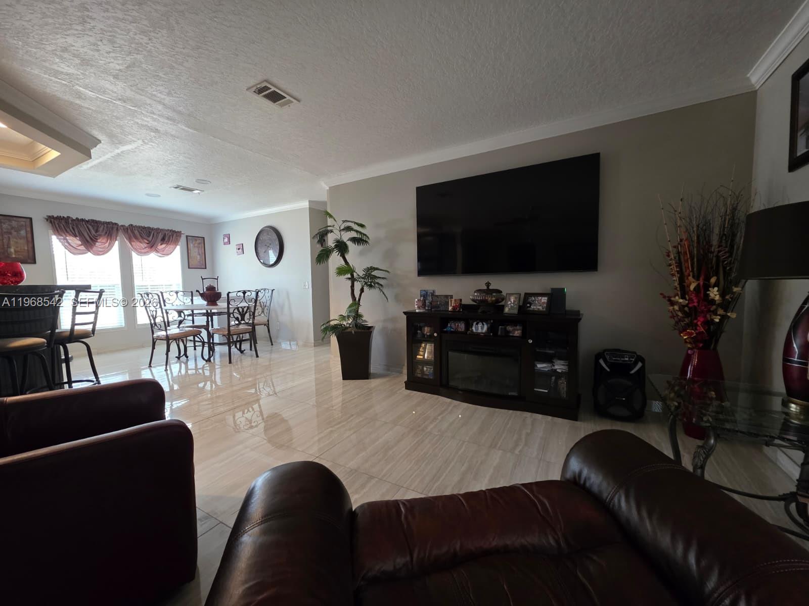 MONTURA SOUTH HALF - Residential