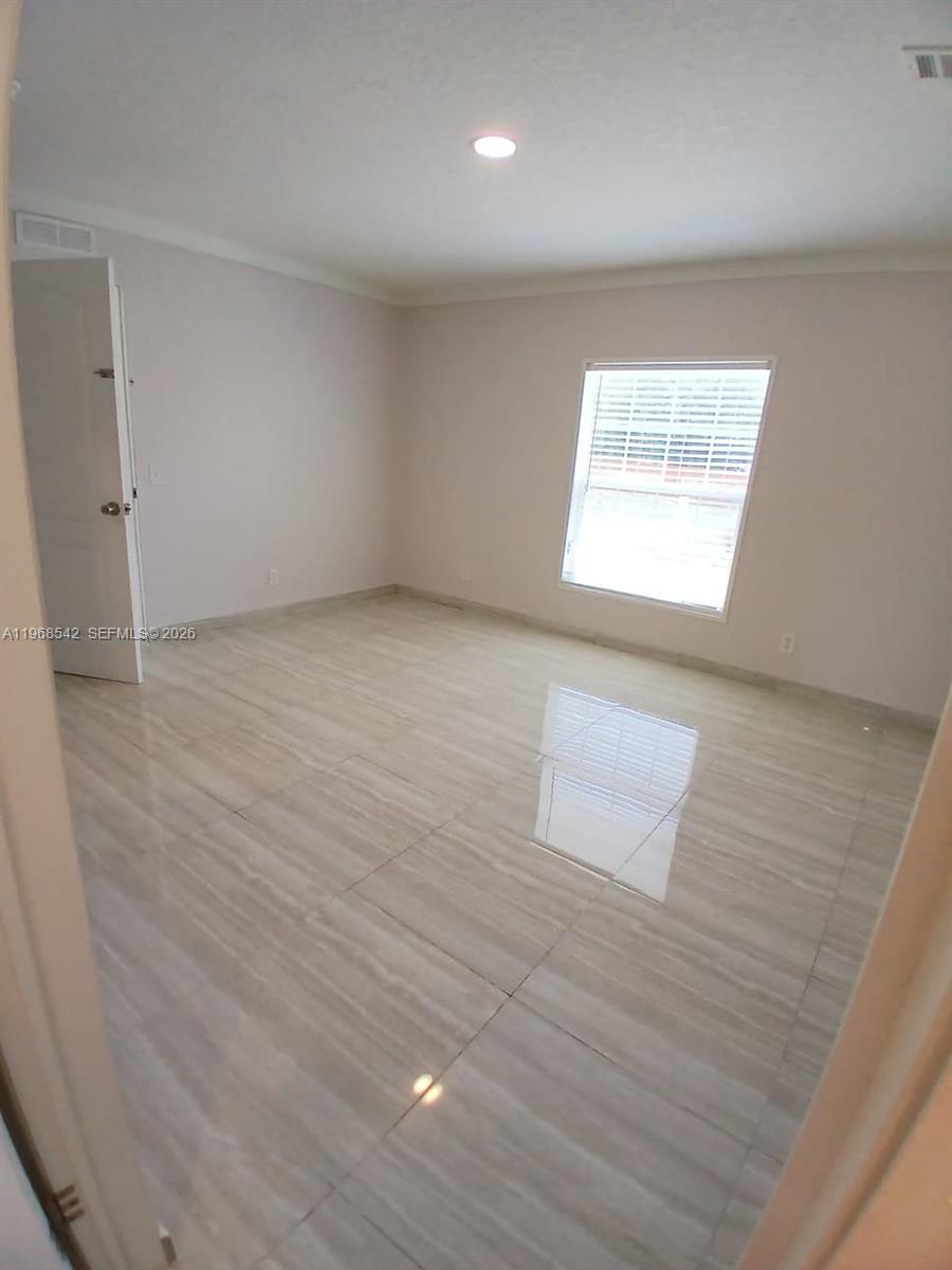 MONTURA SOUTH HALF - Residential