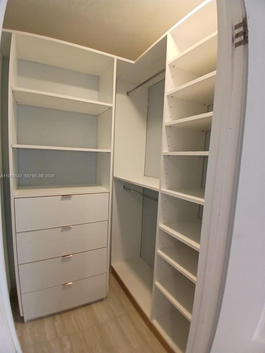 MONTURA SOUTH HALF - Residential