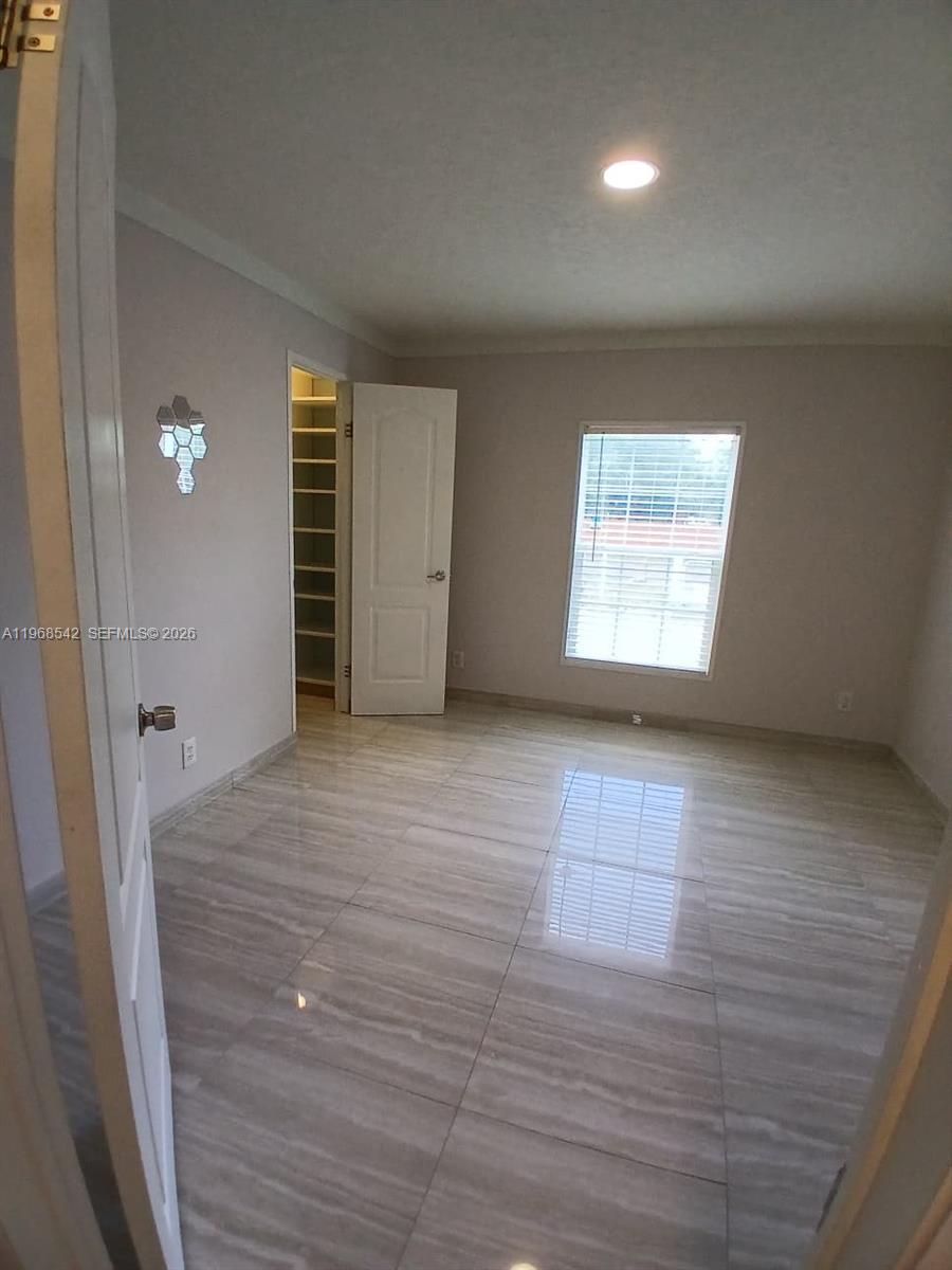 MONTURA SOUTH HALF - Residential