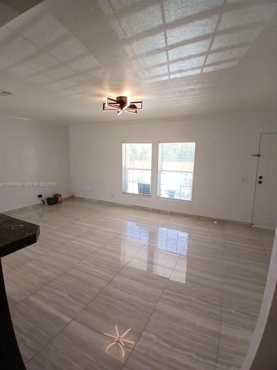 MONTURA SOUTH HALF - Residential