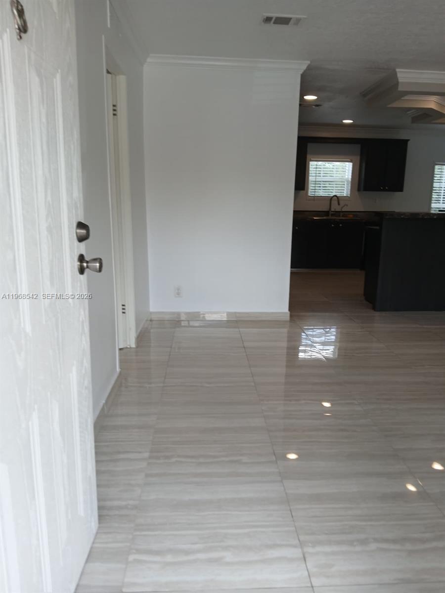 MONTURA SOUTH HALF - Residential