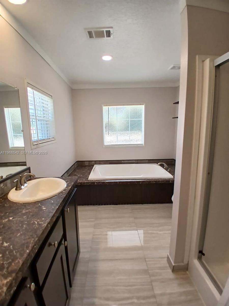 MONTURA SOUTH HALF - Residential