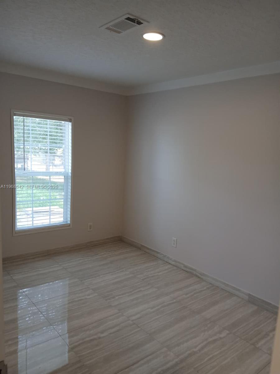 MONTURA SOUTH HALF - Residential