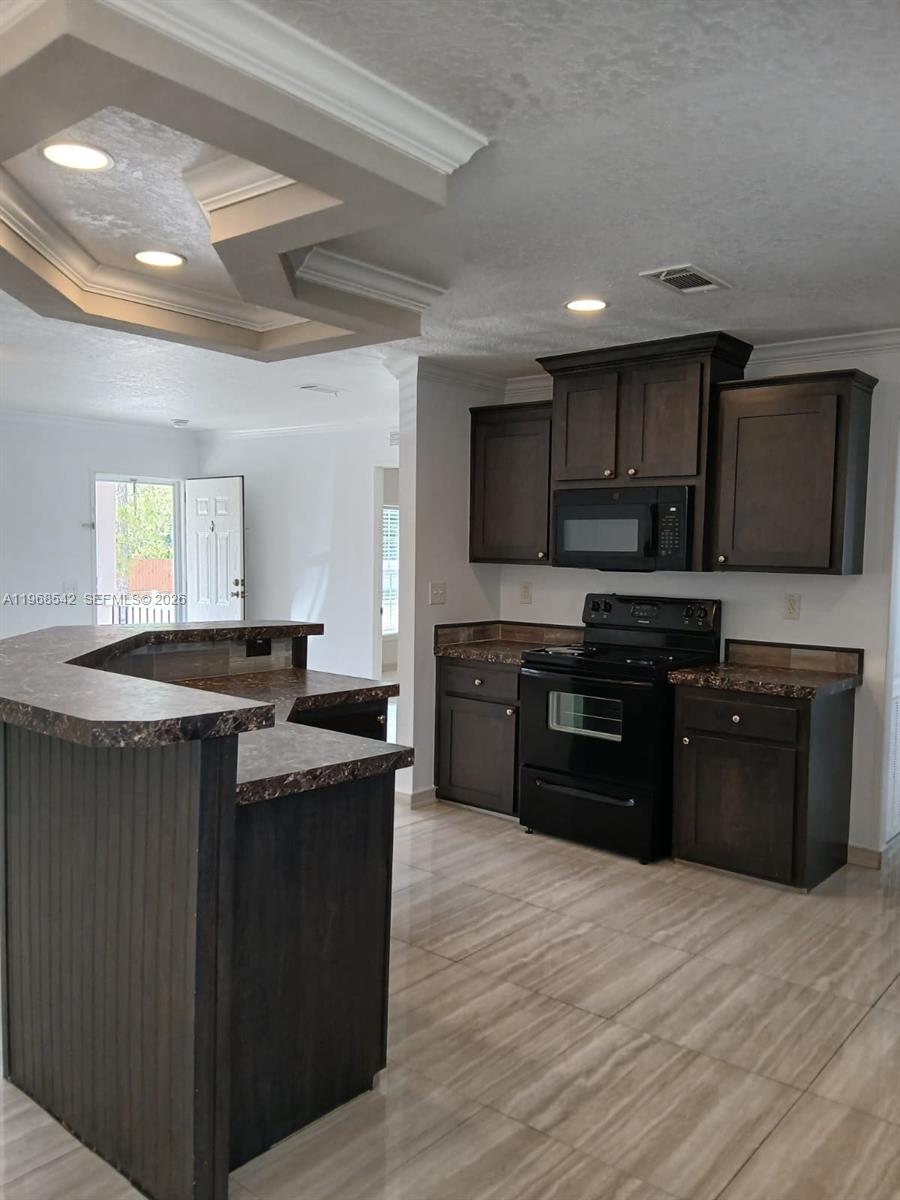 MONTURA SOUTH HALF - Residential