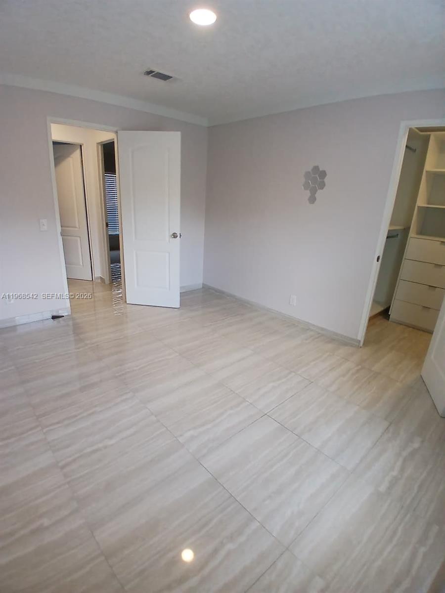 MONTURA SOUTH HALF - Residential