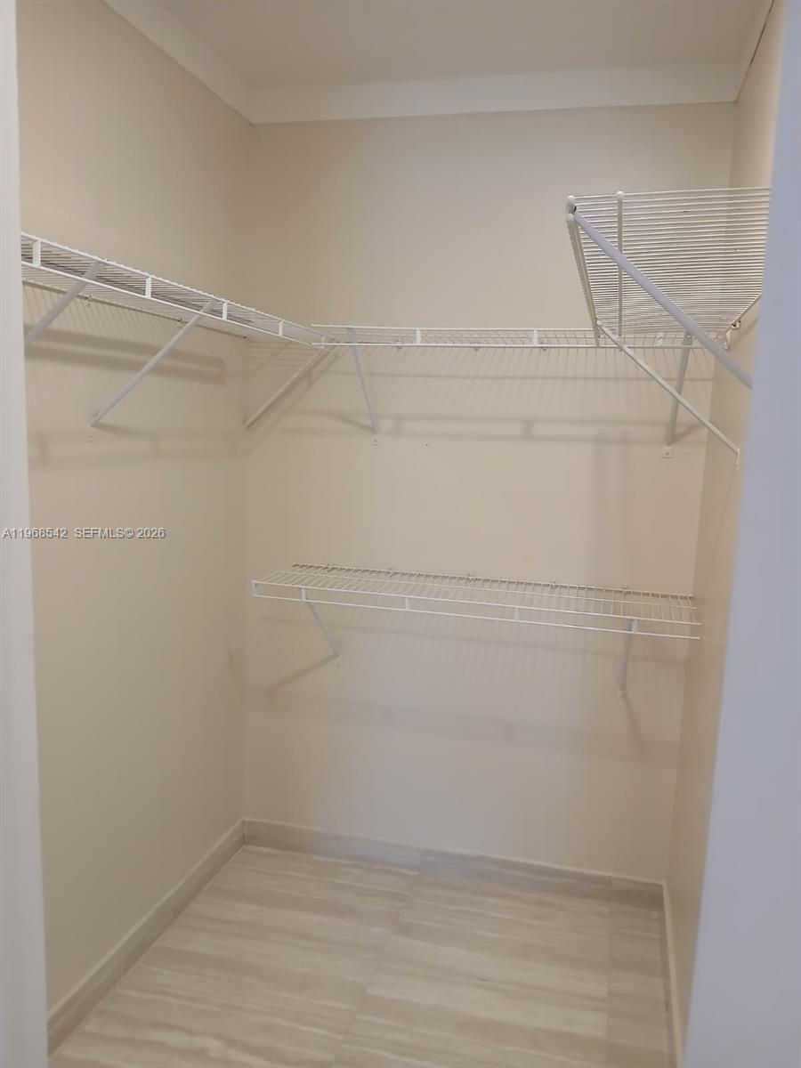 MONTURA SOUTH HALF - Residential