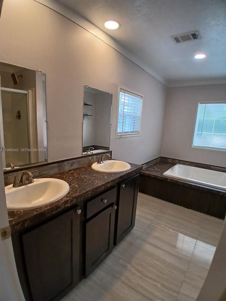 MONTURA SOUTH HALF - Residential
