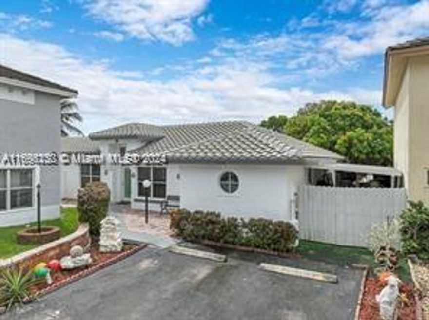 Welcome to the comfort Home! Spacious 4-Bedroom, 3-Bathroom Home with Top Features! Discover this inviting home offering:4 large bedrooms with ample space and walk-in closets.3 full bathrooms, thoughtfully designed for comfort. A spacious kitchen perfect for family meals and entertaining. A large living room ideal for relaxation and gatherings. A comfortable backyard with rear access, perfect for family enjoyment and hosting guests.
Located in a peaceful and private neighborhood, this home is close to major highways, shopping centers, restaurants, and more. No association approval required! The association fee is just $85/month and covers common areas, including a pool and clubhouse. Don't miss this opportunity to own a cozy, welcoming property in a prime location!