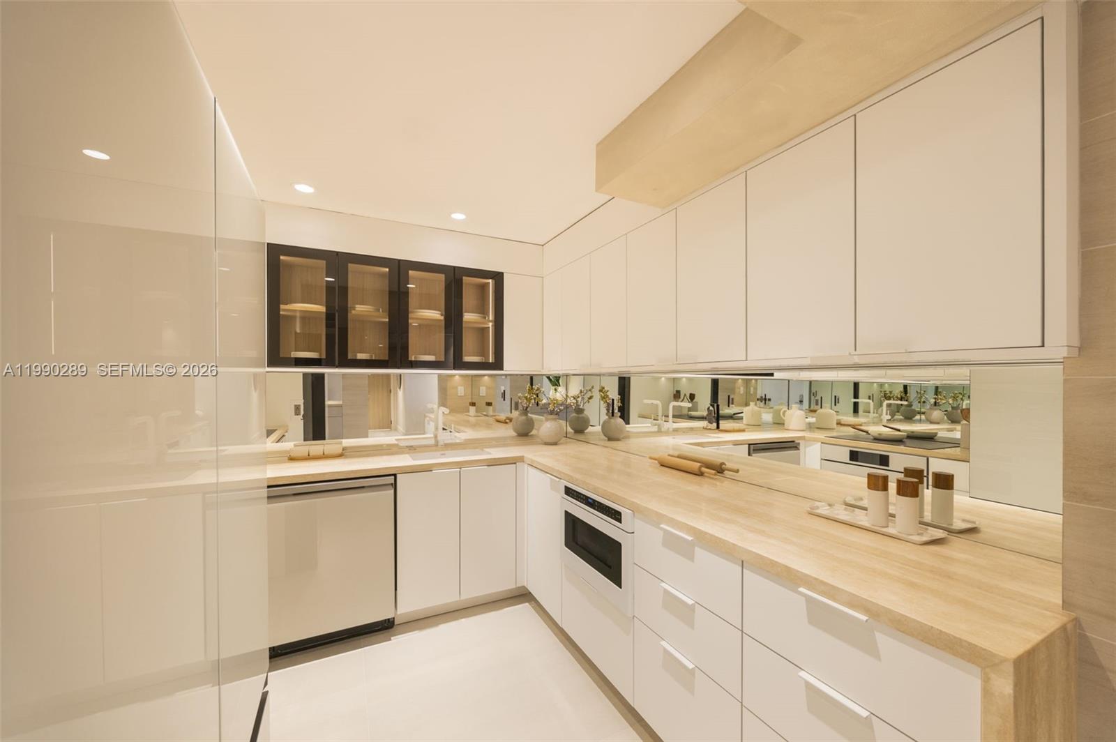 RONEY PALACE CONDO - Residential