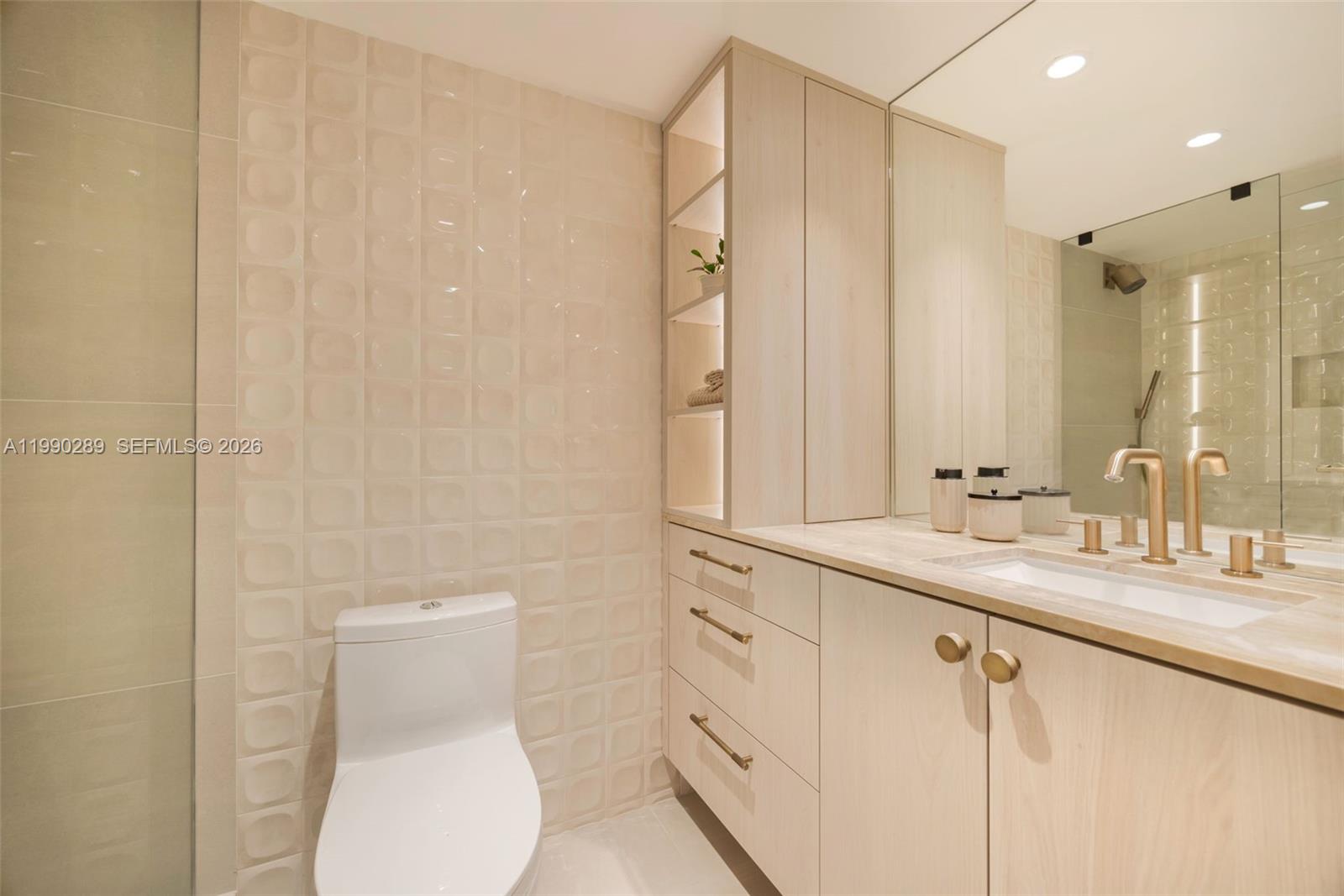 RONEY PALACE CONDO - Residential