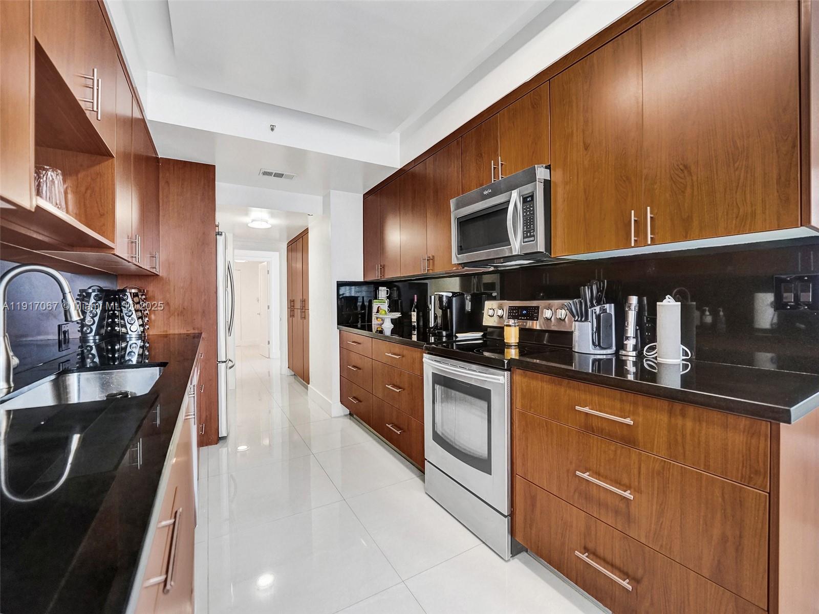 HAMPTONS WEST CONDO - Residential Lease