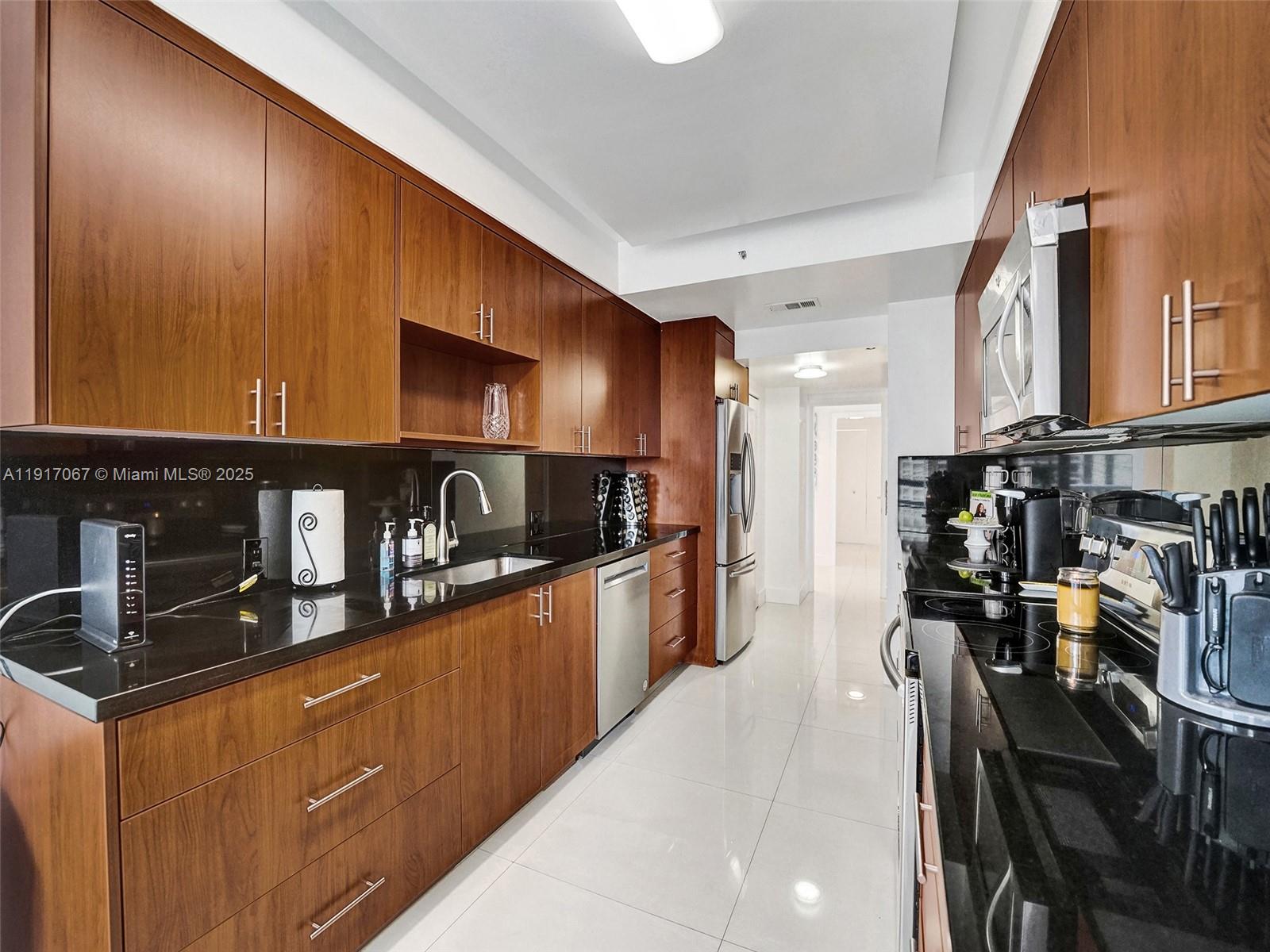 HAMPTONS WEST CONDO - Residential Lease