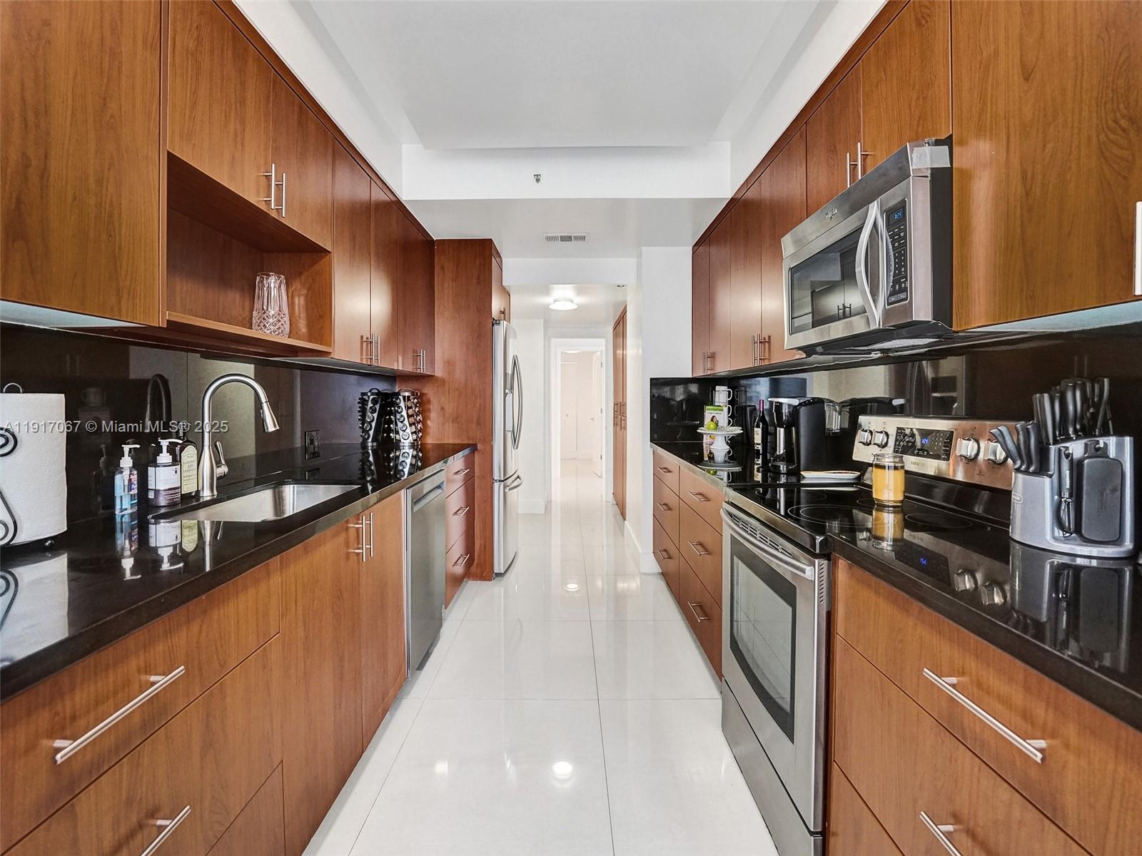 HAMPTONS WEST CONDO - Residential Lease