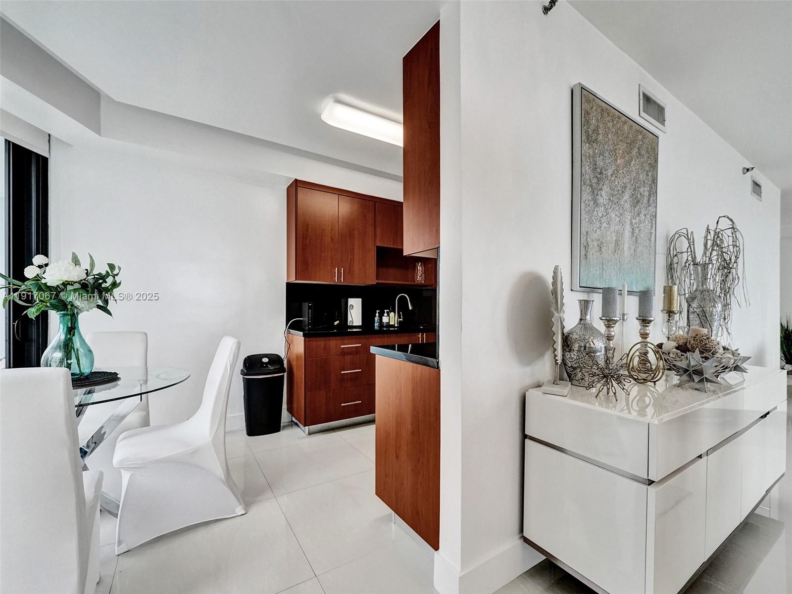 HAMPTONS WEST CONDO - Residential Lease