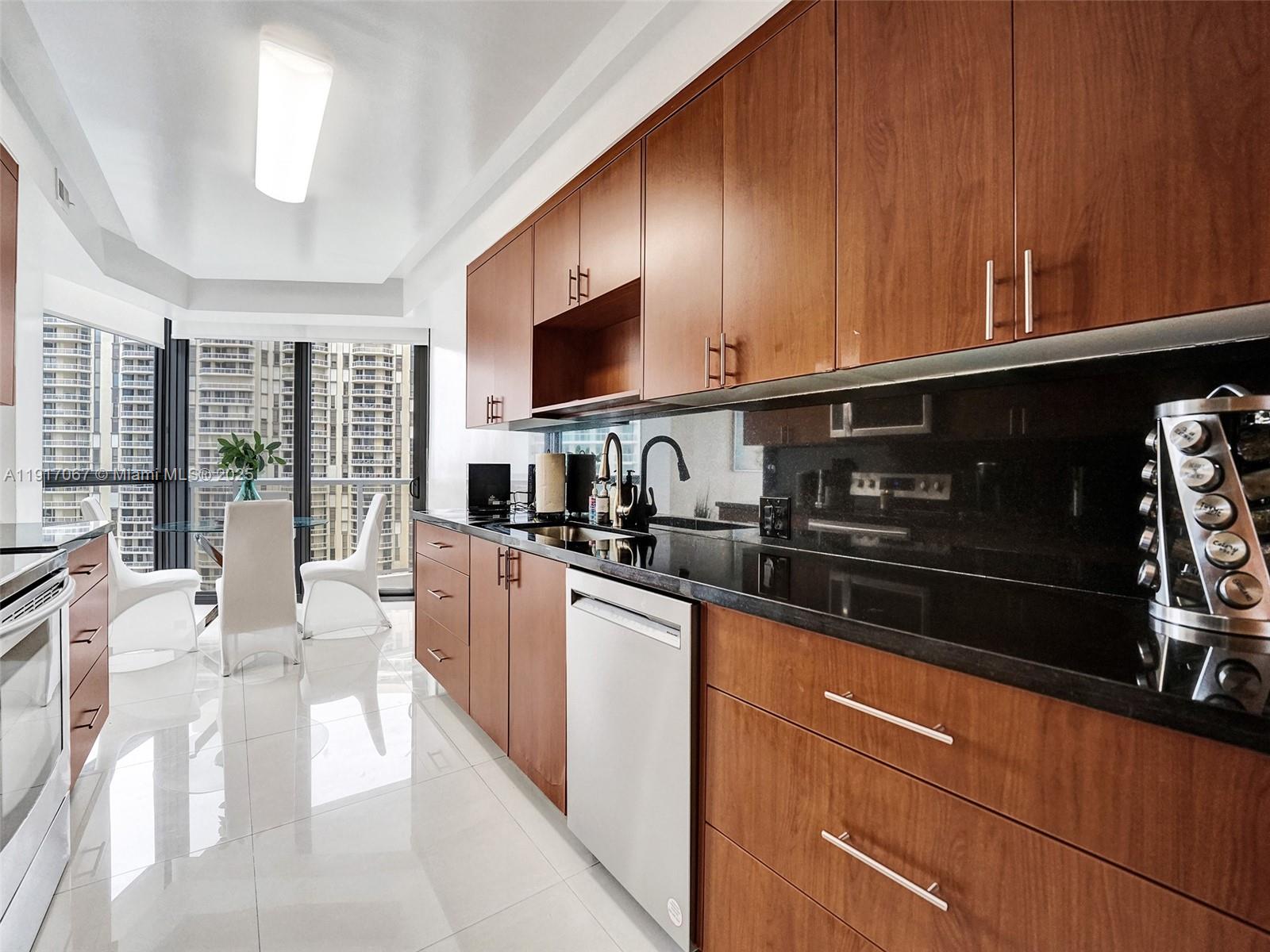 HAMPTONS WEST CONDO - Residential Lease