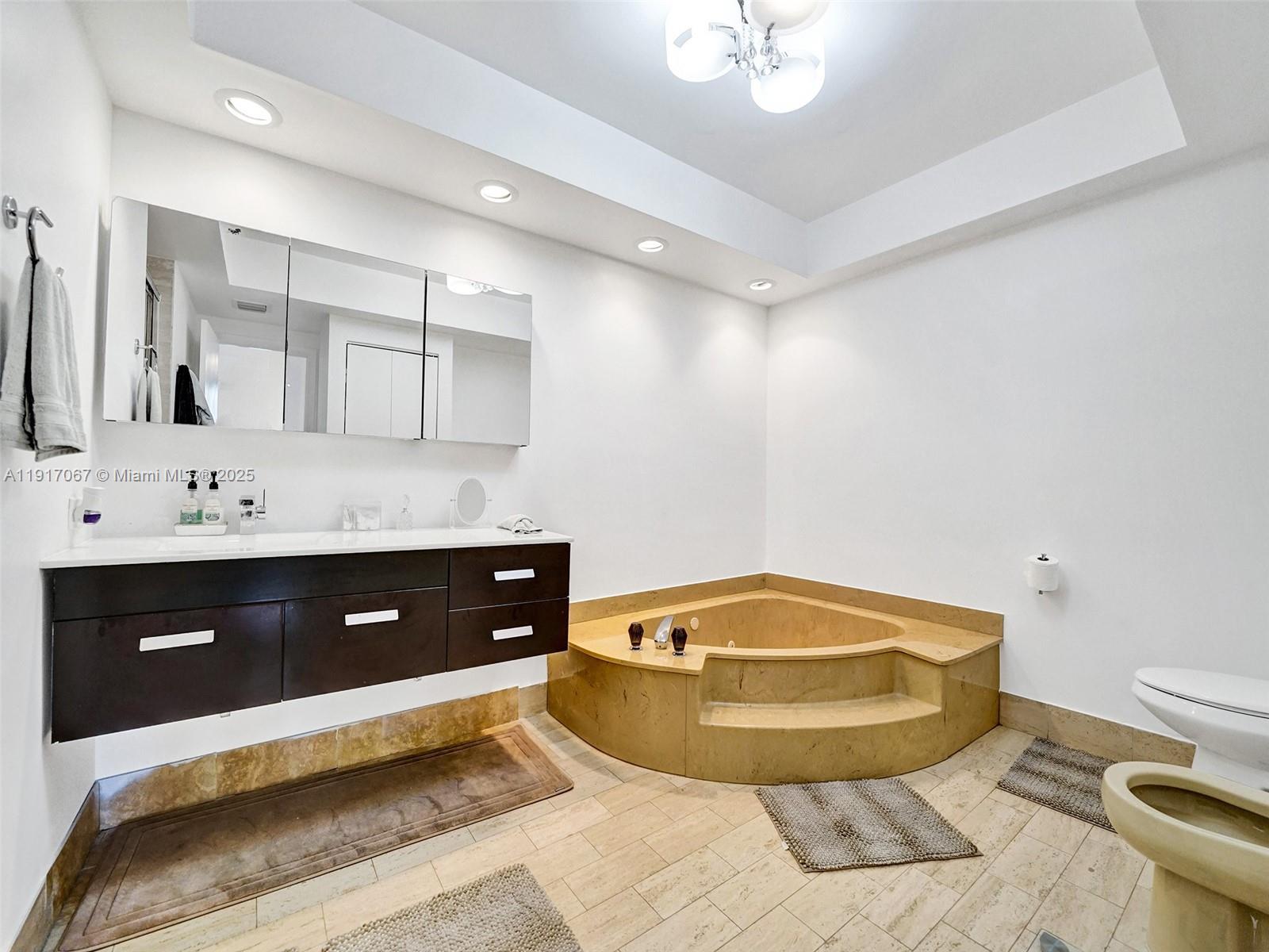 HAMPTONS WEST CONDO - Residential Lease