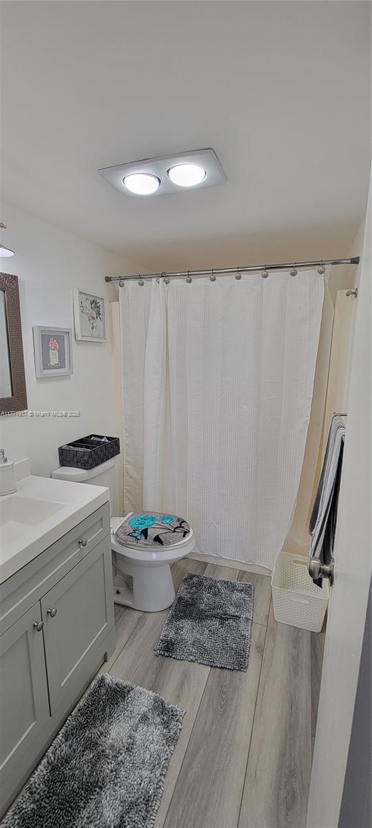 GOLDEN LAKES VILLAGE COND - Residential Lease