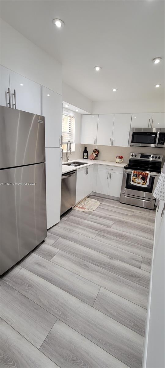 GOLDEN LAKES VILLAGE COND - Residential Lease
