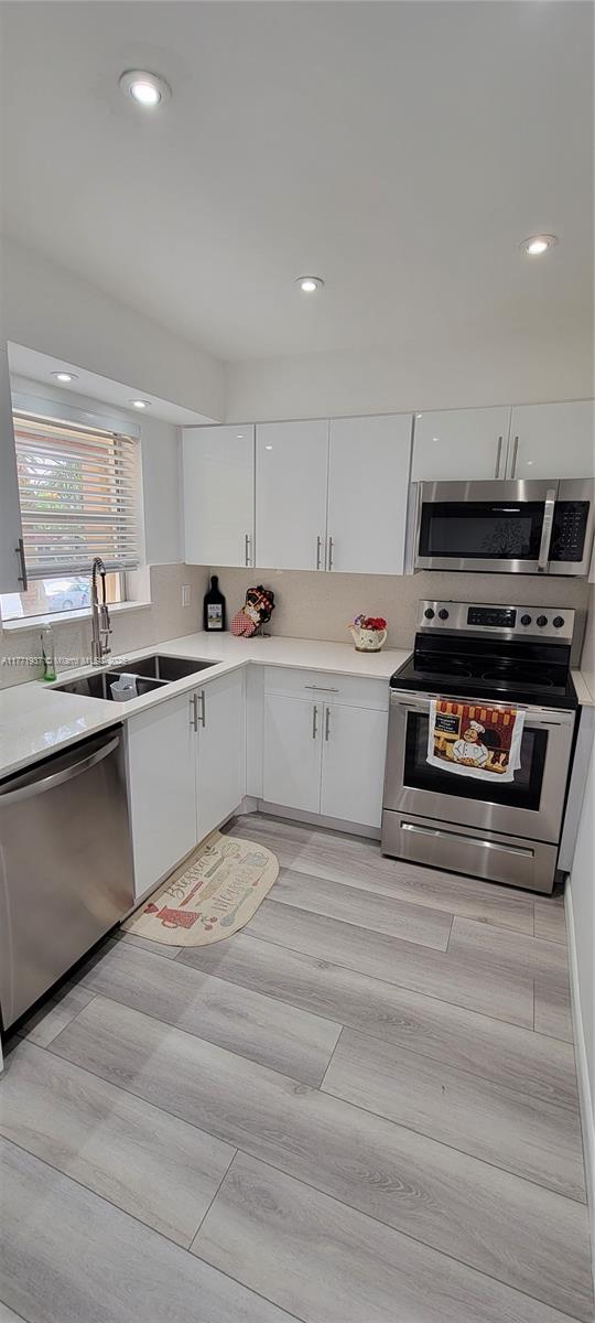 GOLDEN LAKES VILLAGE COND - Residential Lease