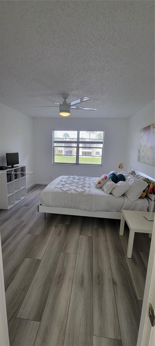 GOLDEN LAKES VILLAGE COND - Residential Lease