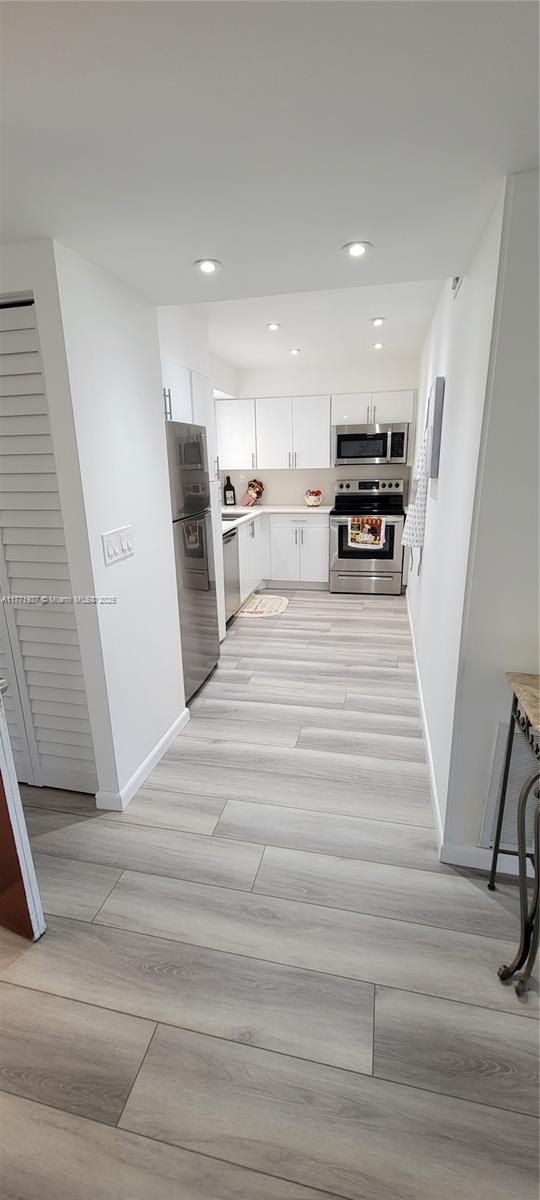 GOLDEN LAKES VILLAGE COND - Residential Lease