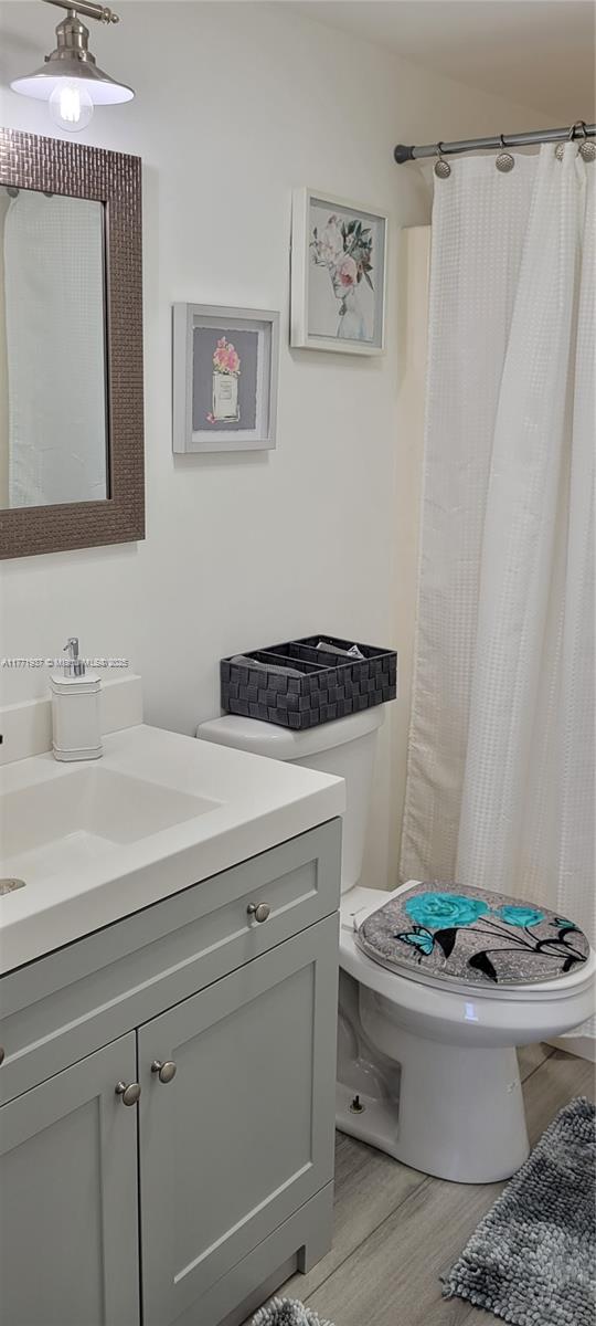 GOLDEN LAKES VILLAGE COND - Residential Lease