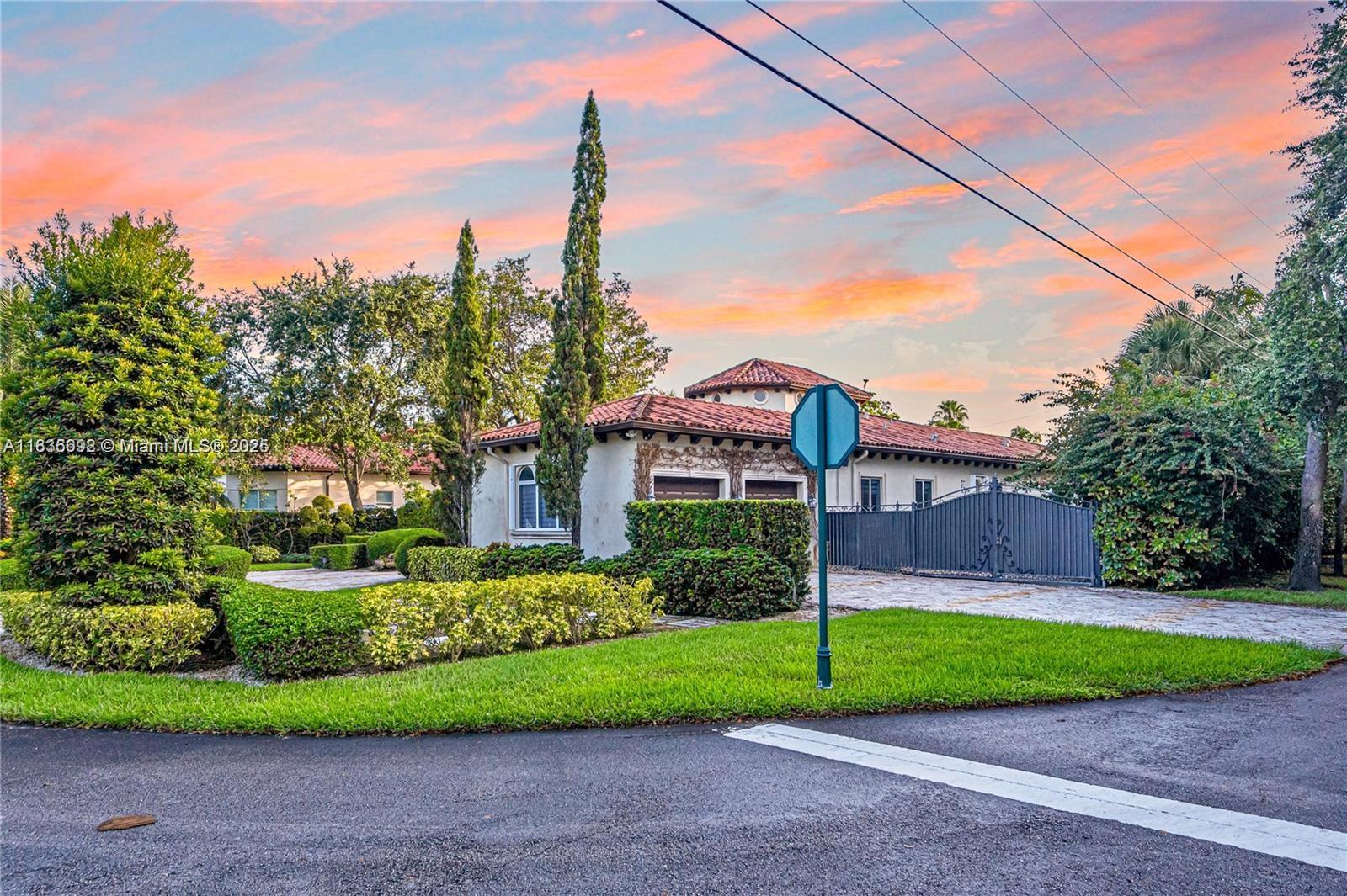 Pinecrest Oaks - Residential