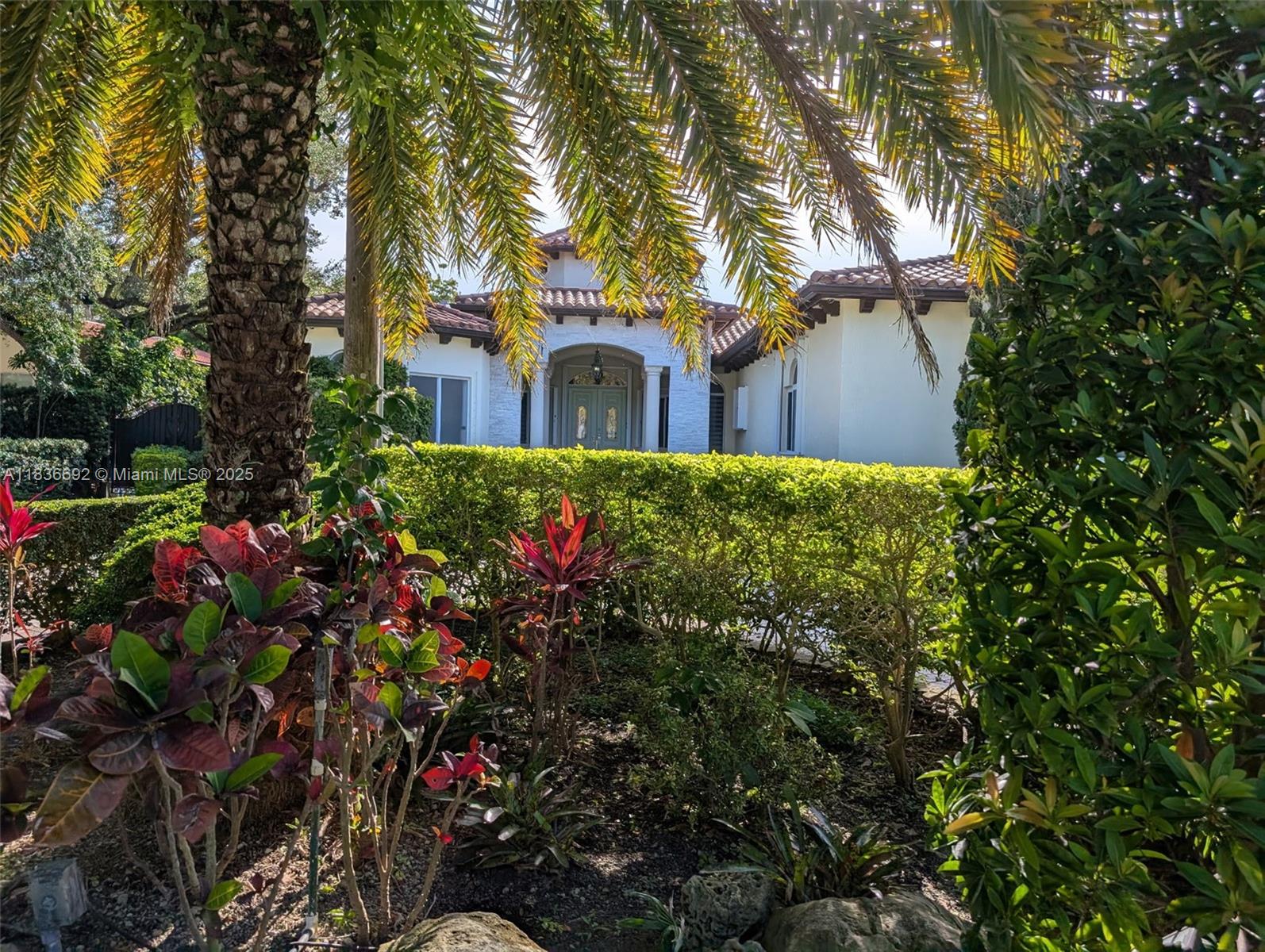 13400 SW 83rd Ave, Pinecrest, FL, 33156/$2,780,000 3 13400 SW 83rd Ave