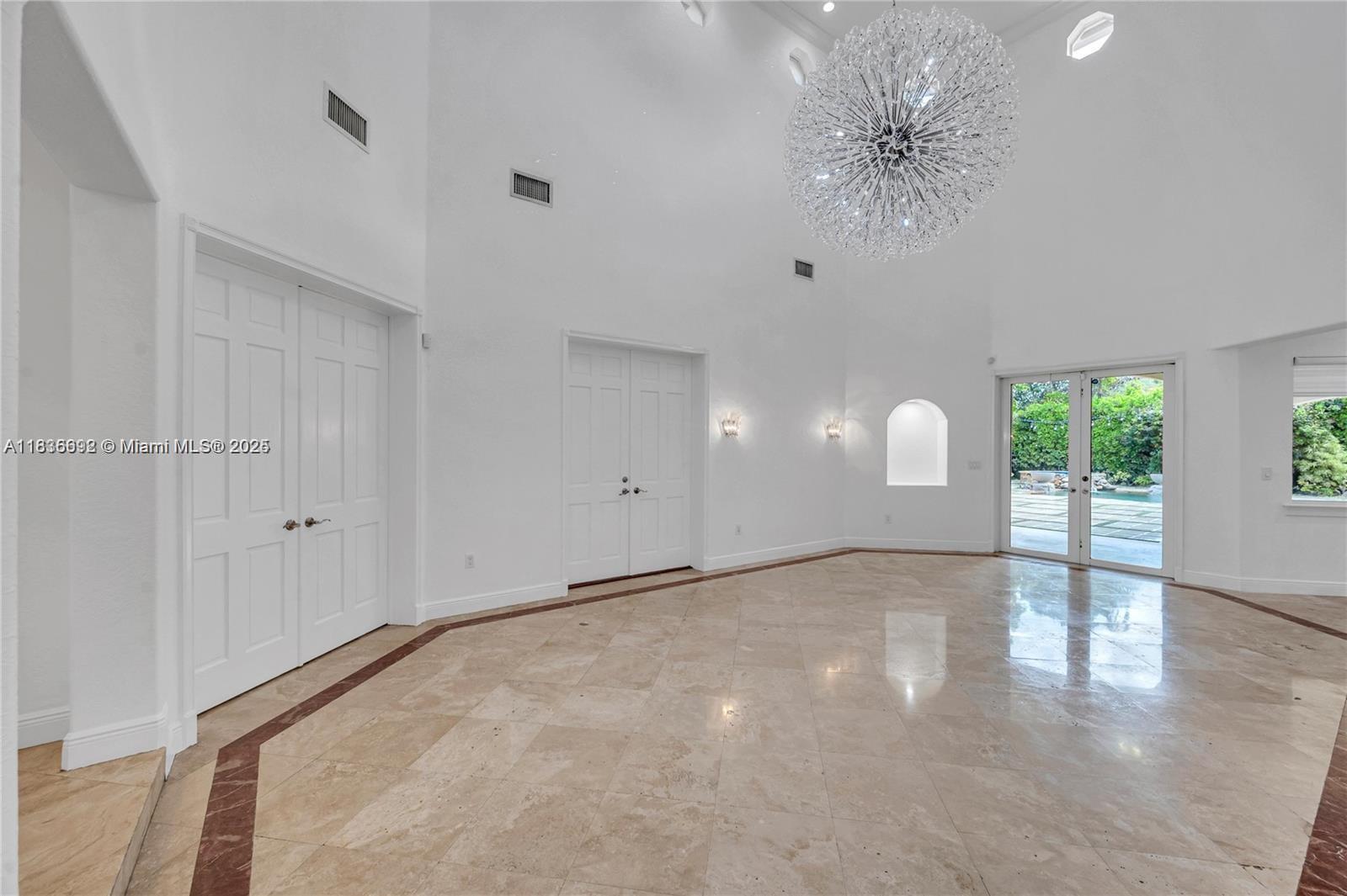 Pinecrest Oaks - Residential