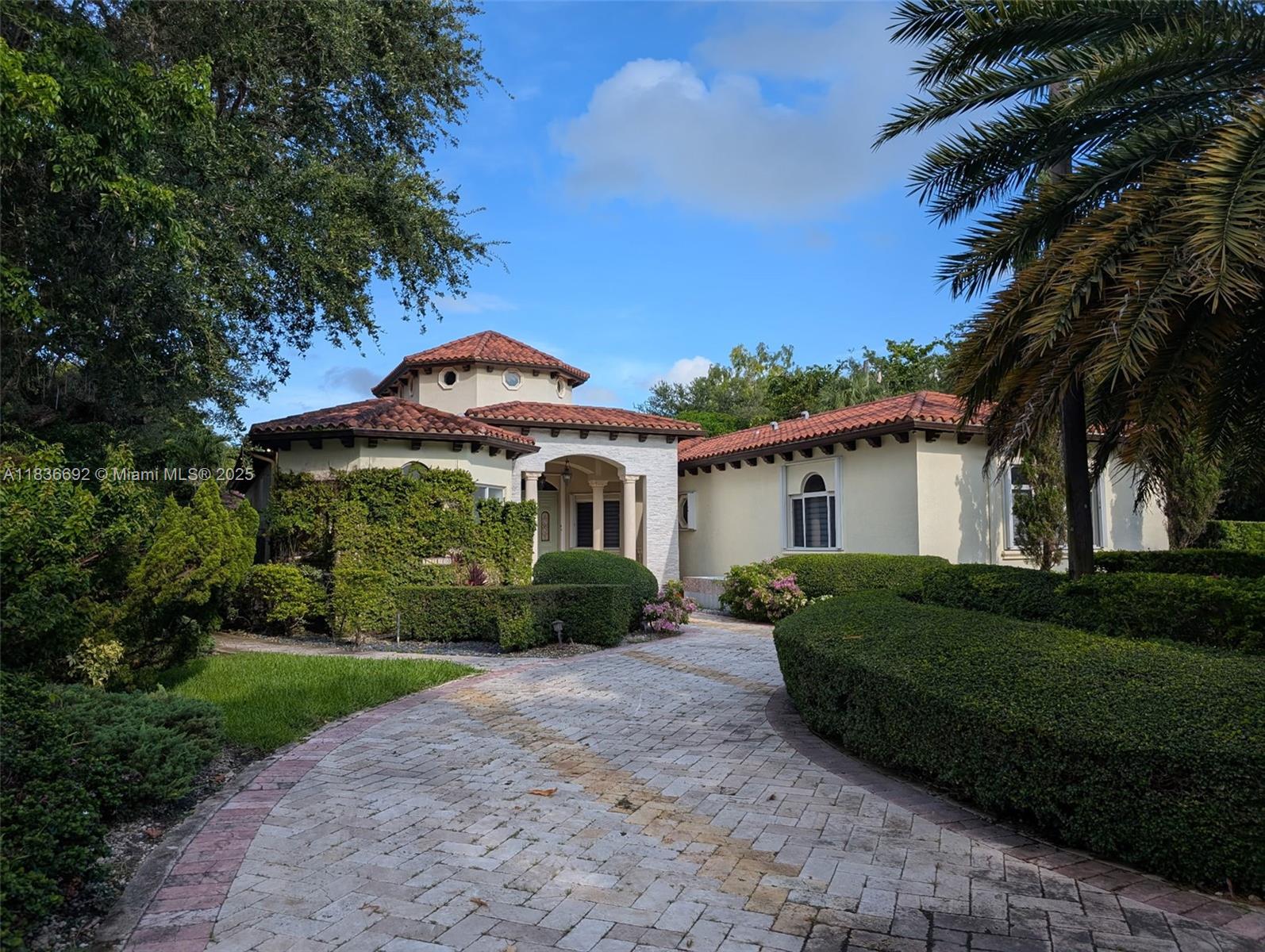 Pinecrest Oaks - Residential