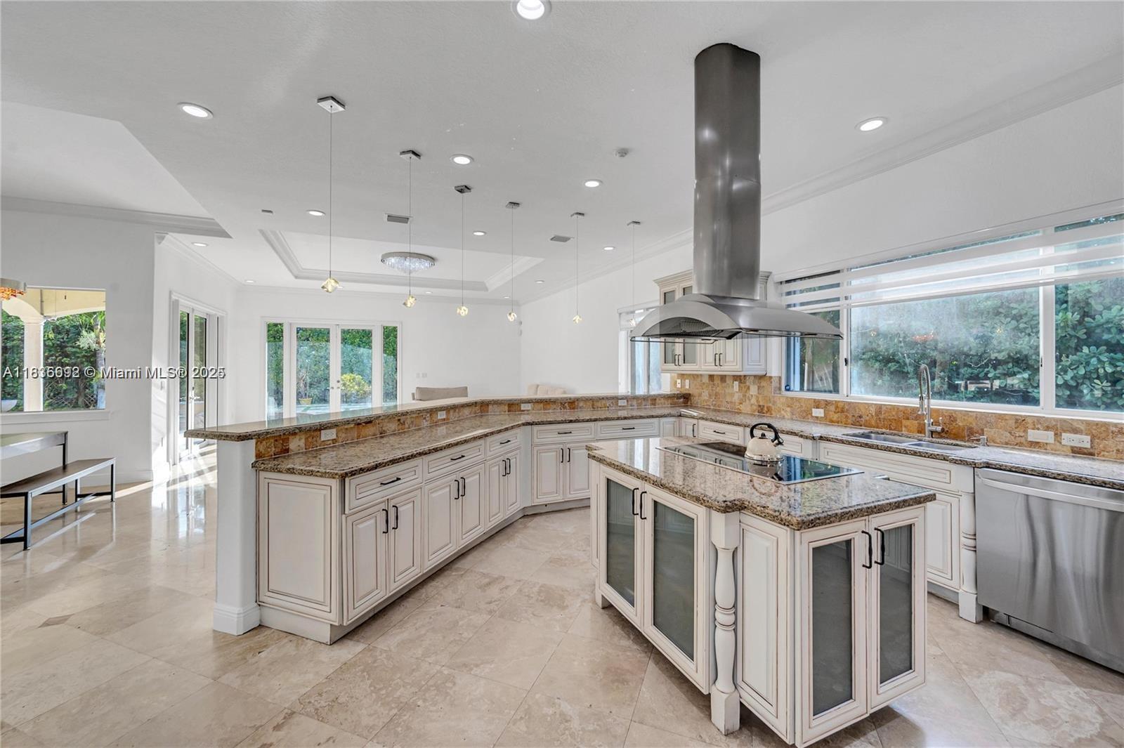 Pinecrest Oaks - Residential