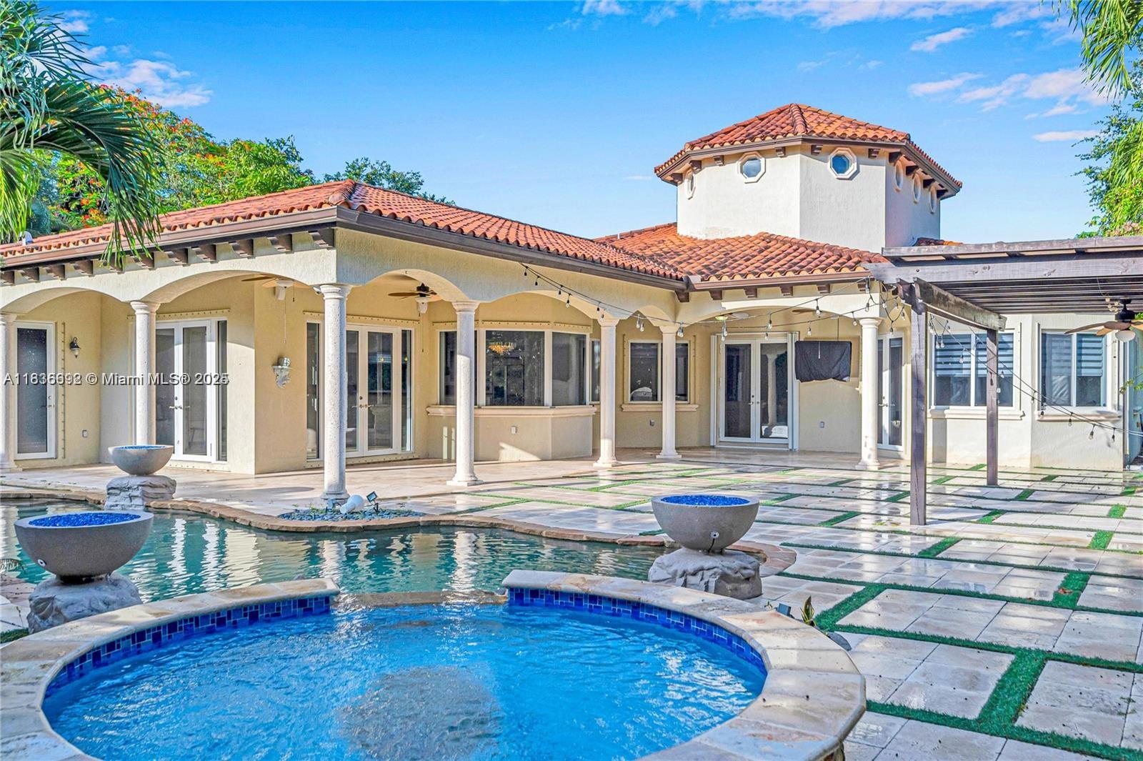 Pinecrest Oaks - Residential