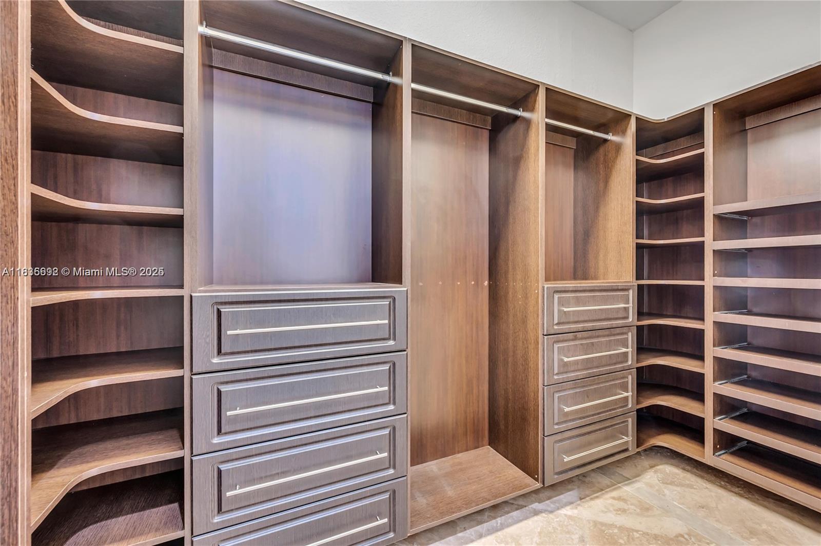 Pinecrest Oaks - Residential