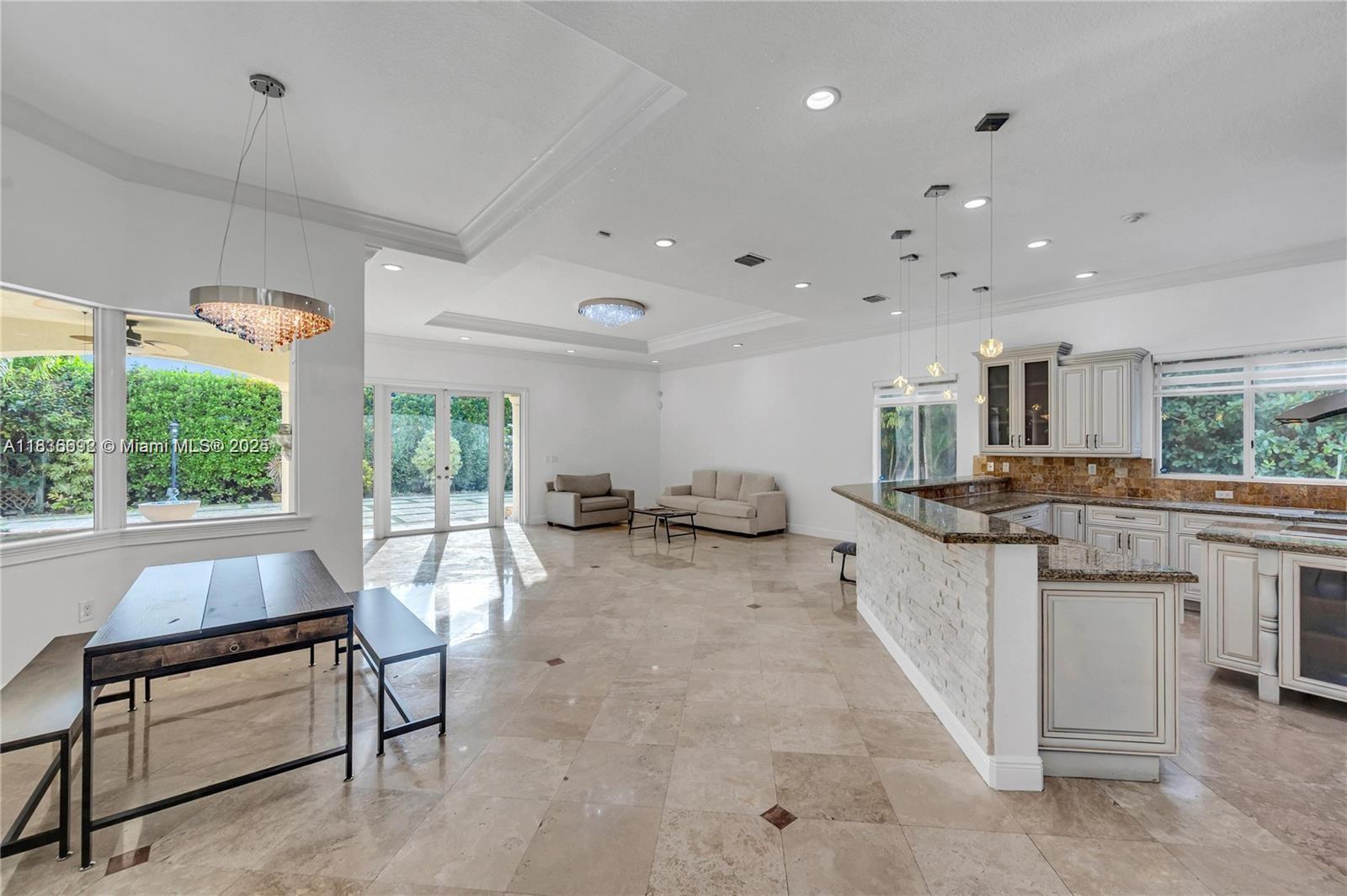 Pinecrest Oaks - Residential