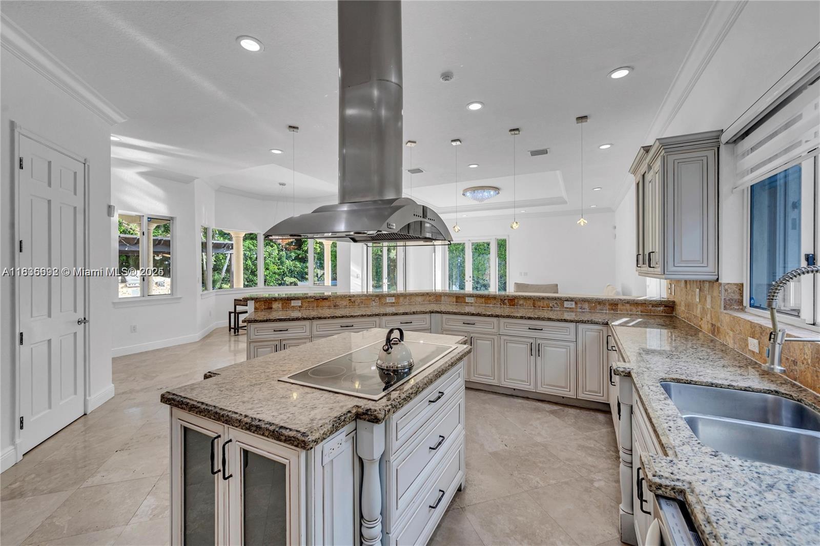 Pinecrest Oaks - Residential