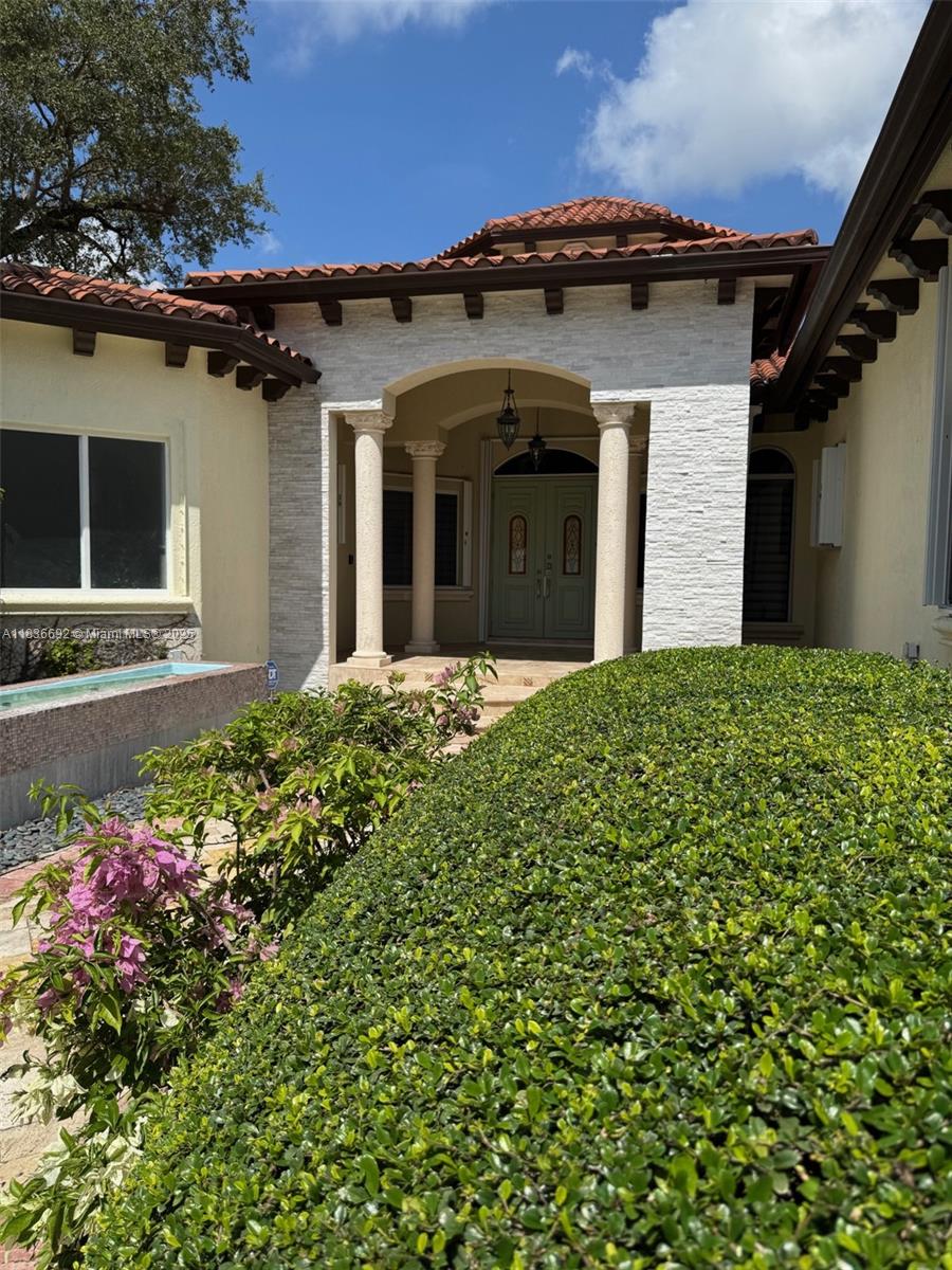 13400 SW 83rd Ave, Pinecrest, FL, 33156/$2,780,000 4 13400 SW 83rd Ave